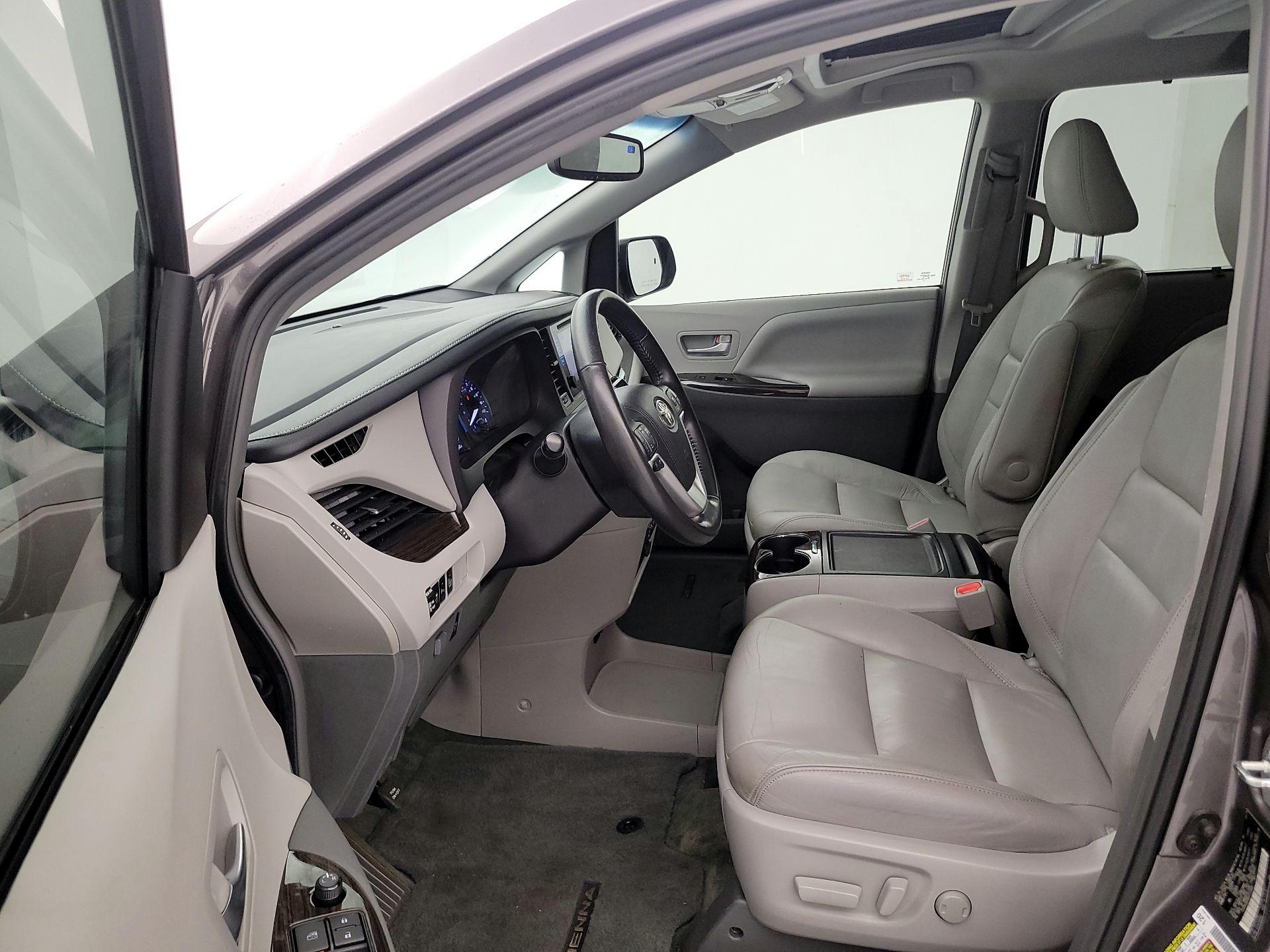 Thumbnail: 2016 Toyota Sienna - 11