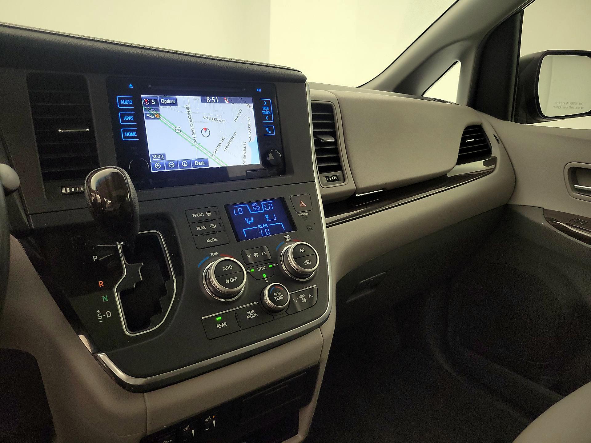 Thumbnail: 2016 Toyota Sienna - 14