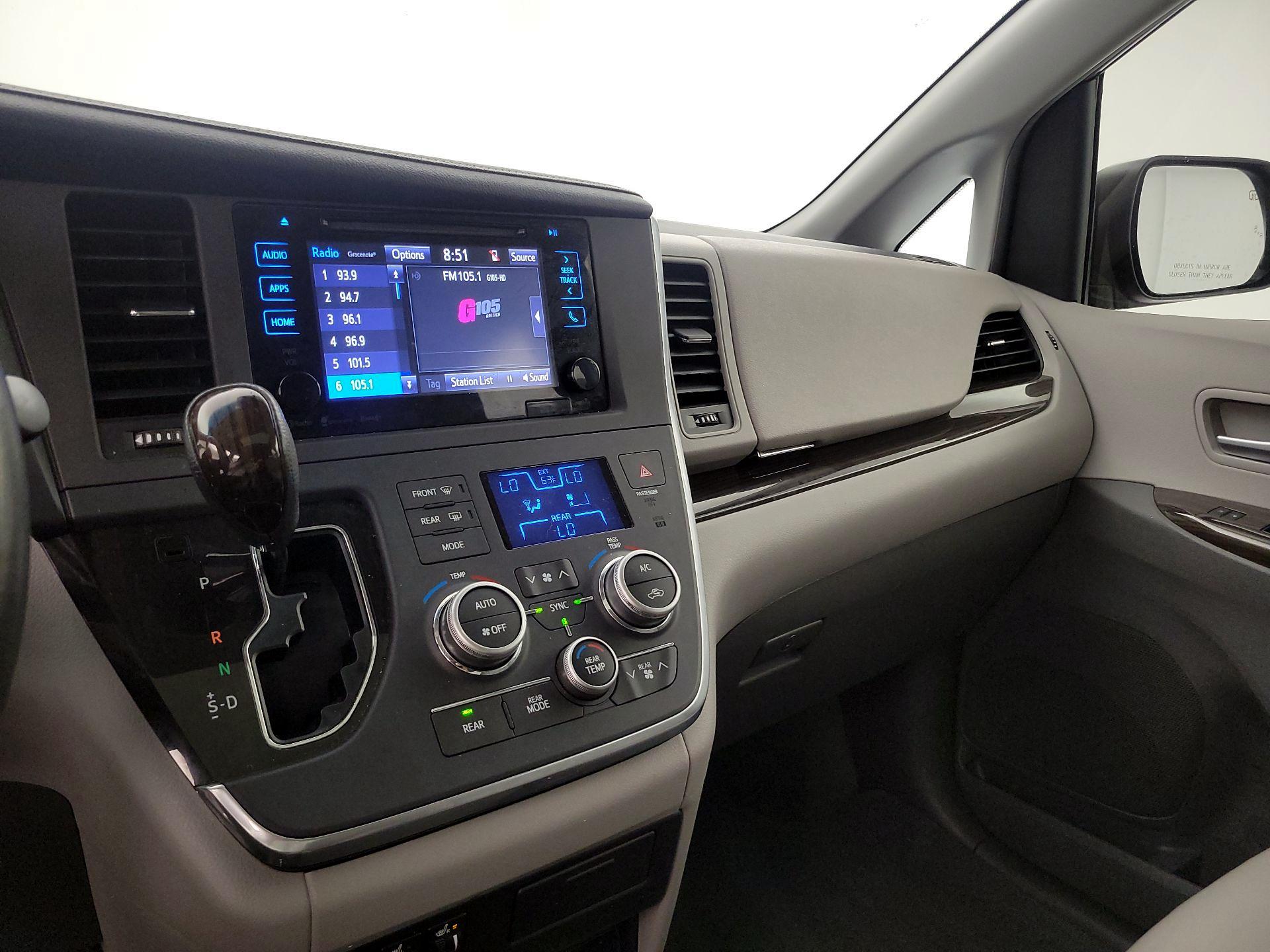 Thumbnail: 2016 Toyota Sienna - 16