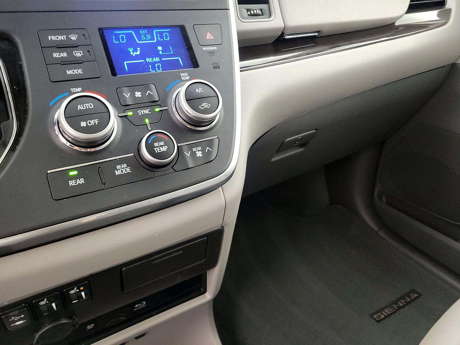 Thumbnail: 2016 Toyota Sienna - 17