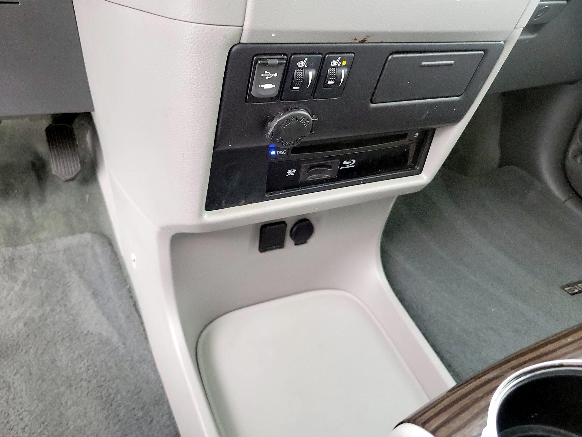 Thumbnail: 2016 Toyota Sienna - 19