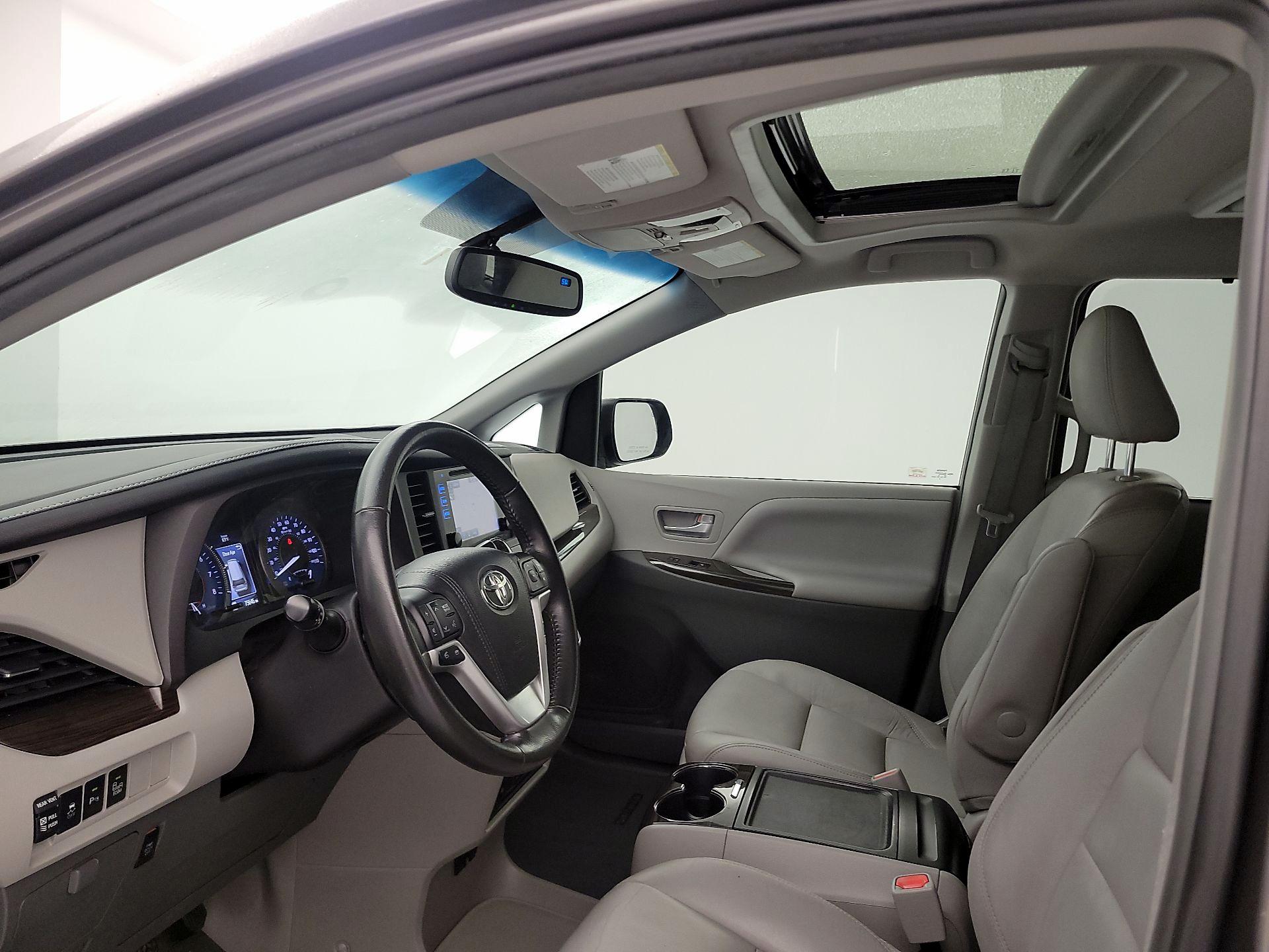 Thumbnail: 2016 Toyota Sienna - 20