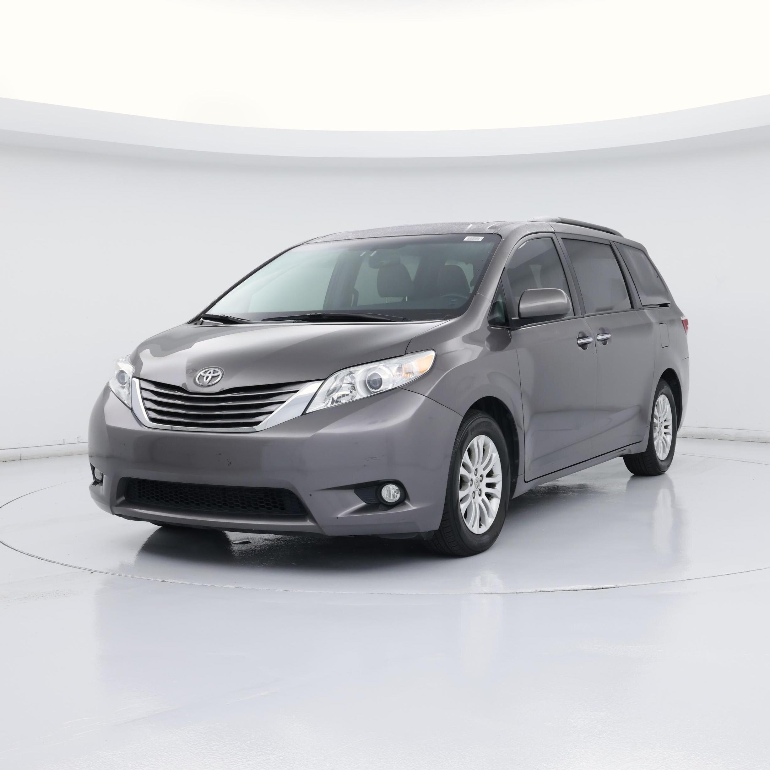 Thumbnail: 2016 Toyota Sienna - 4