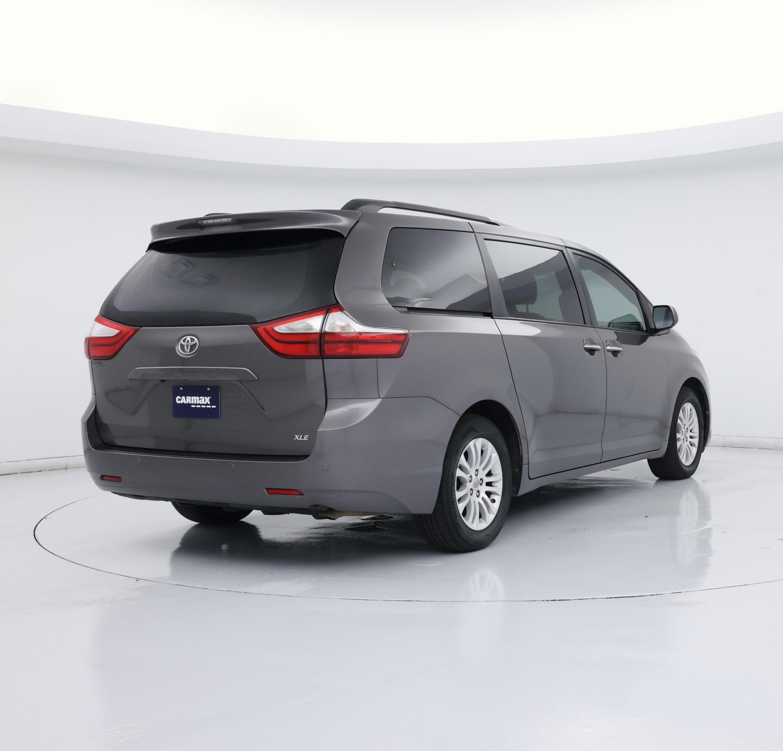 Thumbnail: 2016 Toyota Sienna - 8