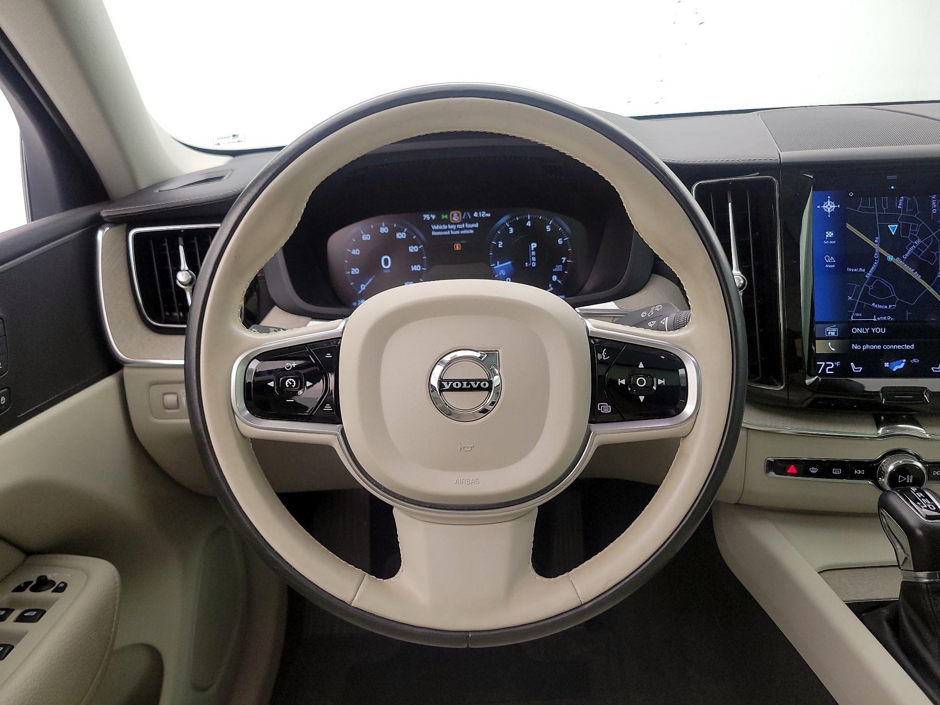 Thumbnail: 2018 Volvo XC60 - 10