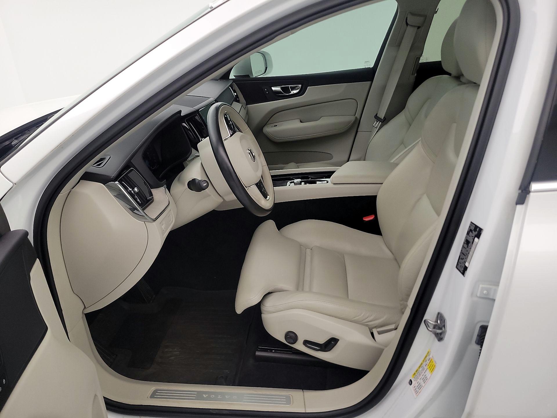 Thumbnail: 2018 Volvo XC60 - 11