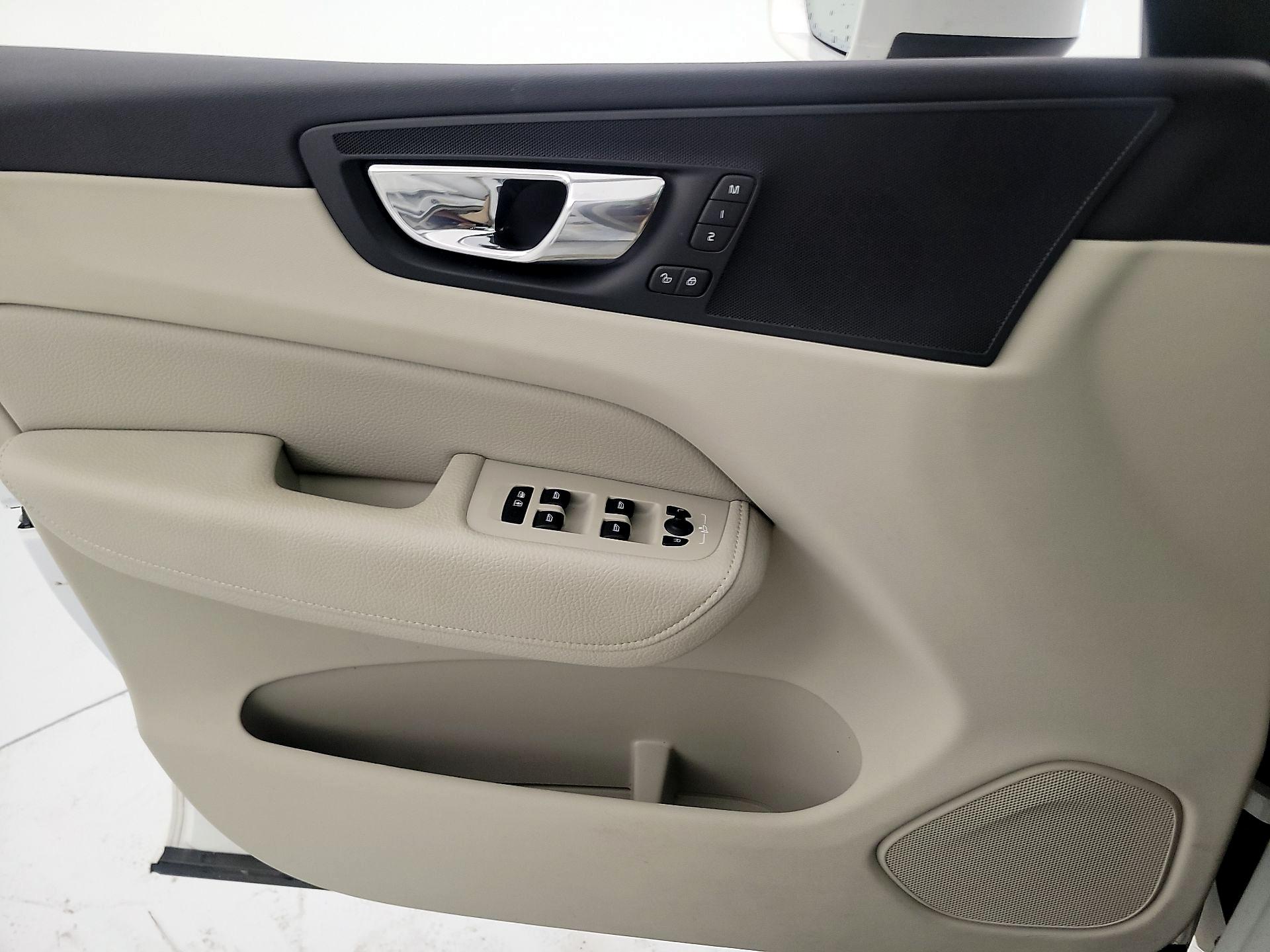 Thumbnail: 2018 Volvo XC60 - 12