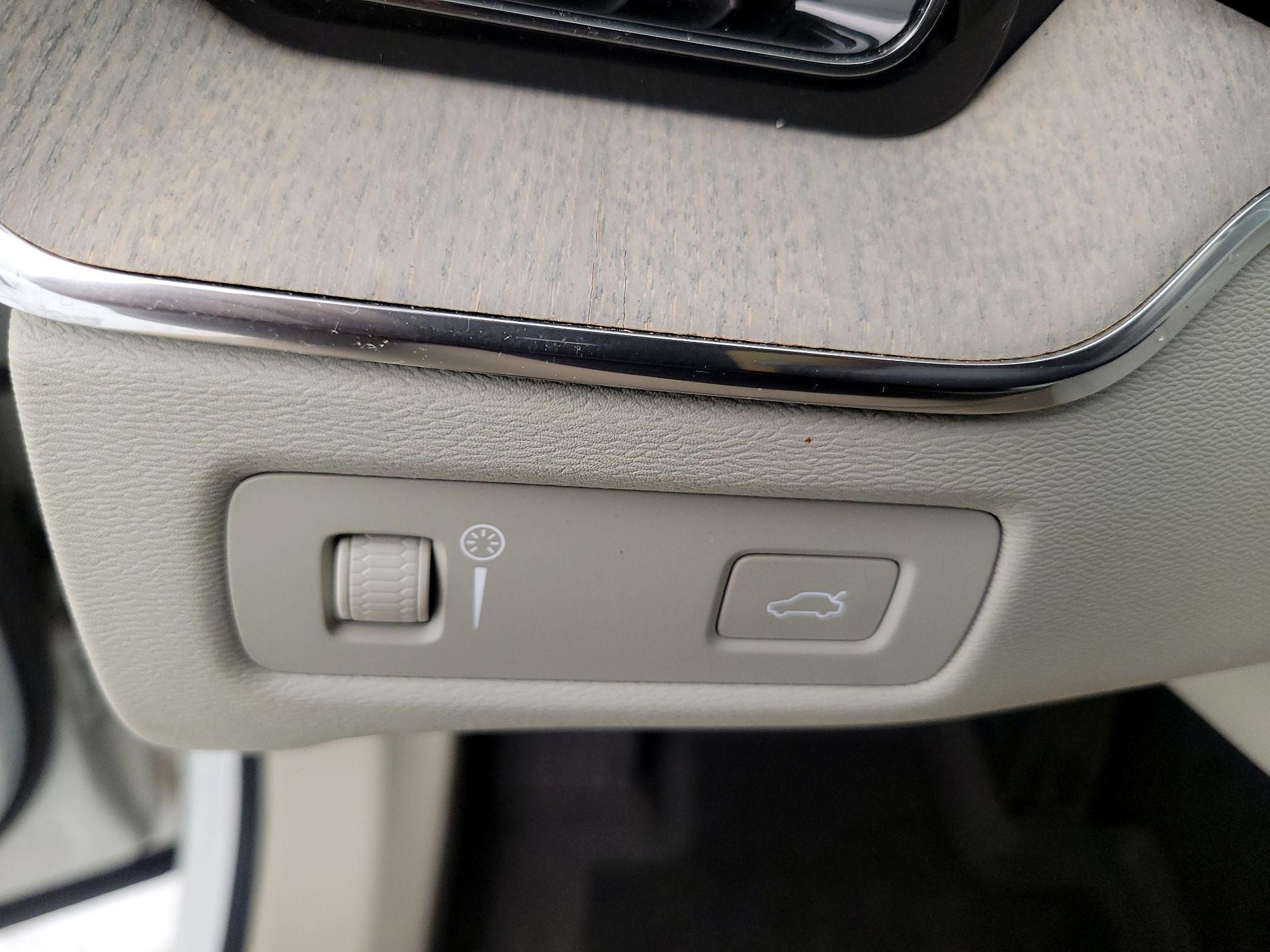 Thumbnail: 2018 Volvo XC60 - 13