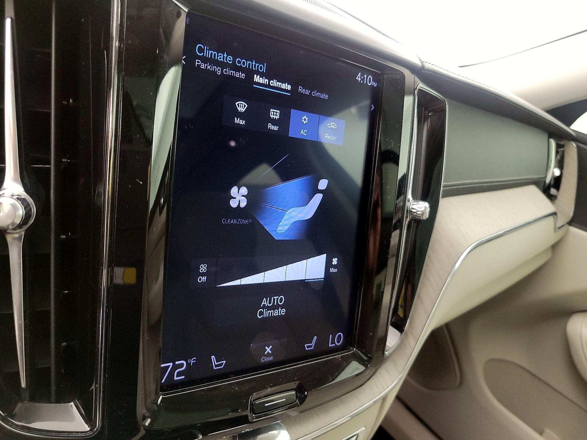 Thumbnail: 2018 Volvo XC60 - 17