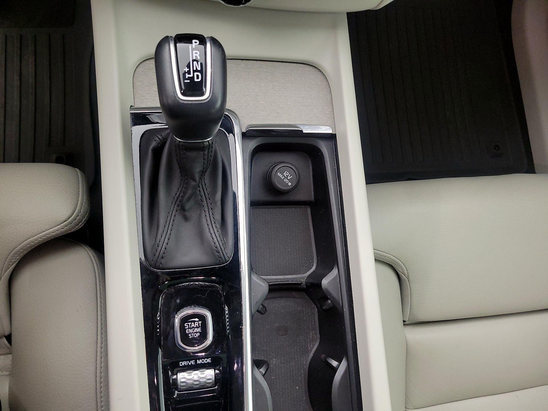 Thumbnail: 2018 Volvo XC60 - 18