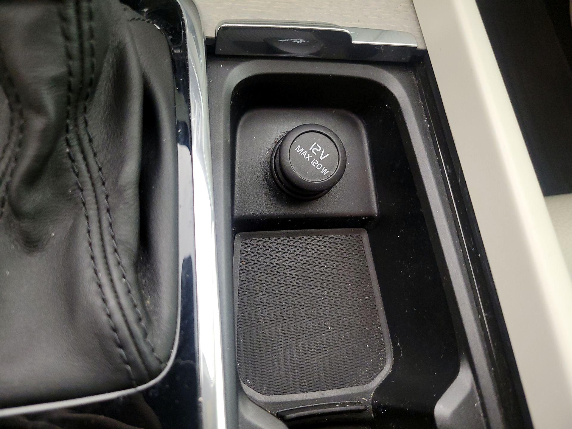 Thumbnail: 2018 Volvo XC60 - 19