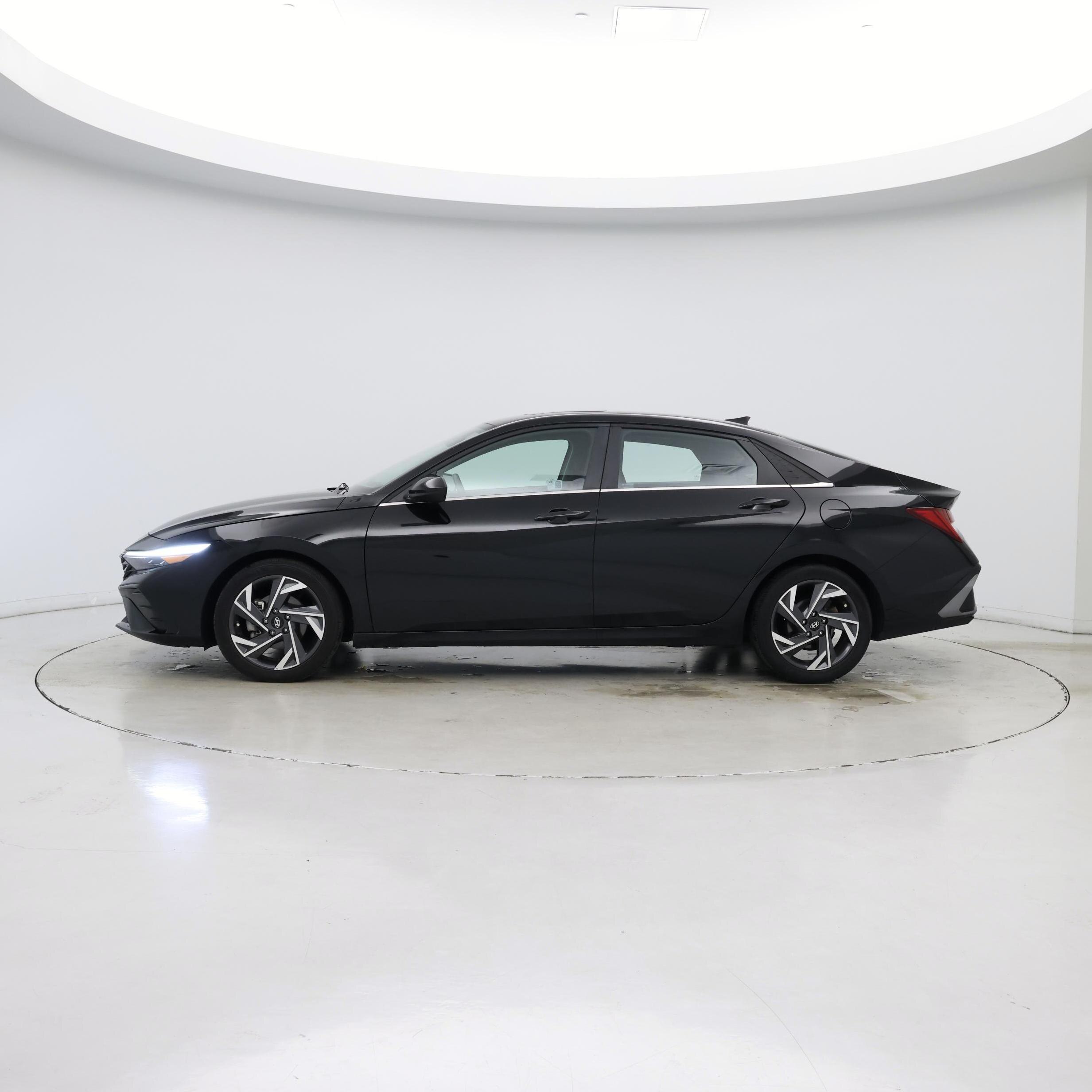 Thumbnail: 2024 Hyundai Elantra - 3