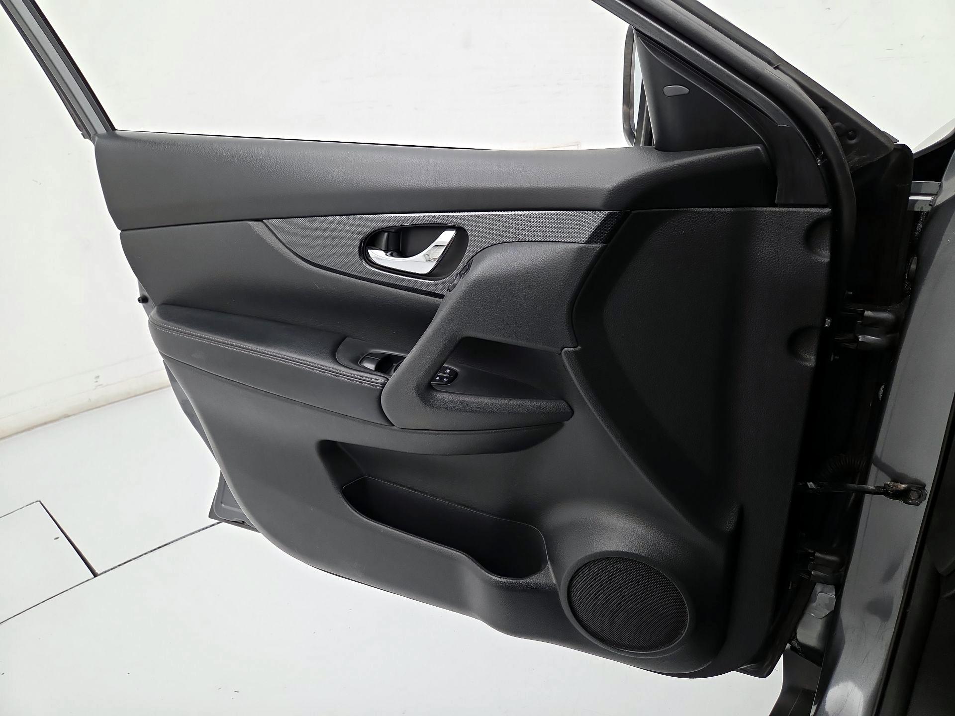 Thumbnail: 2015 Nissan Rogue - 12