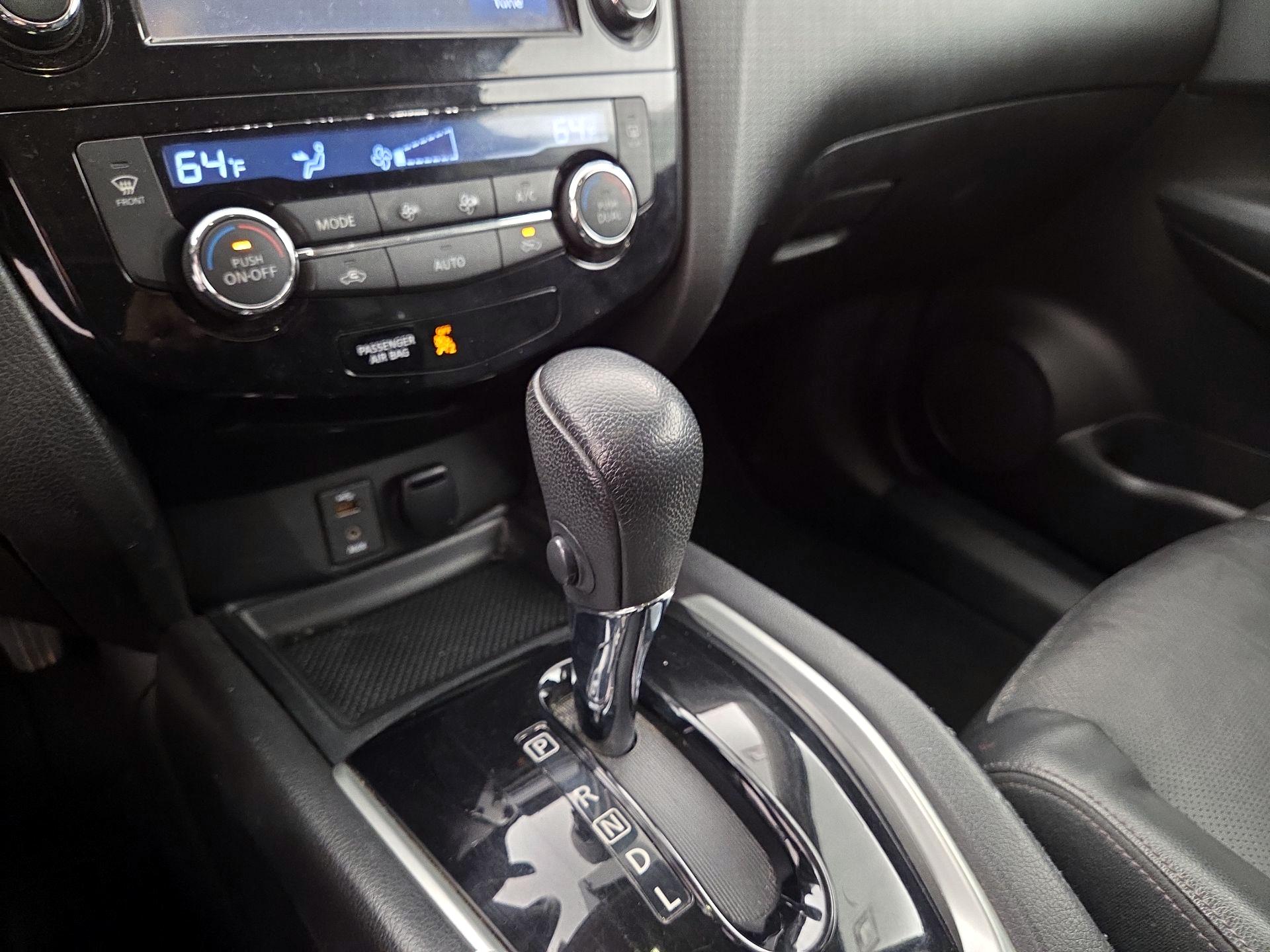 Thumbnail: 2015 Nissan Rogue - 17