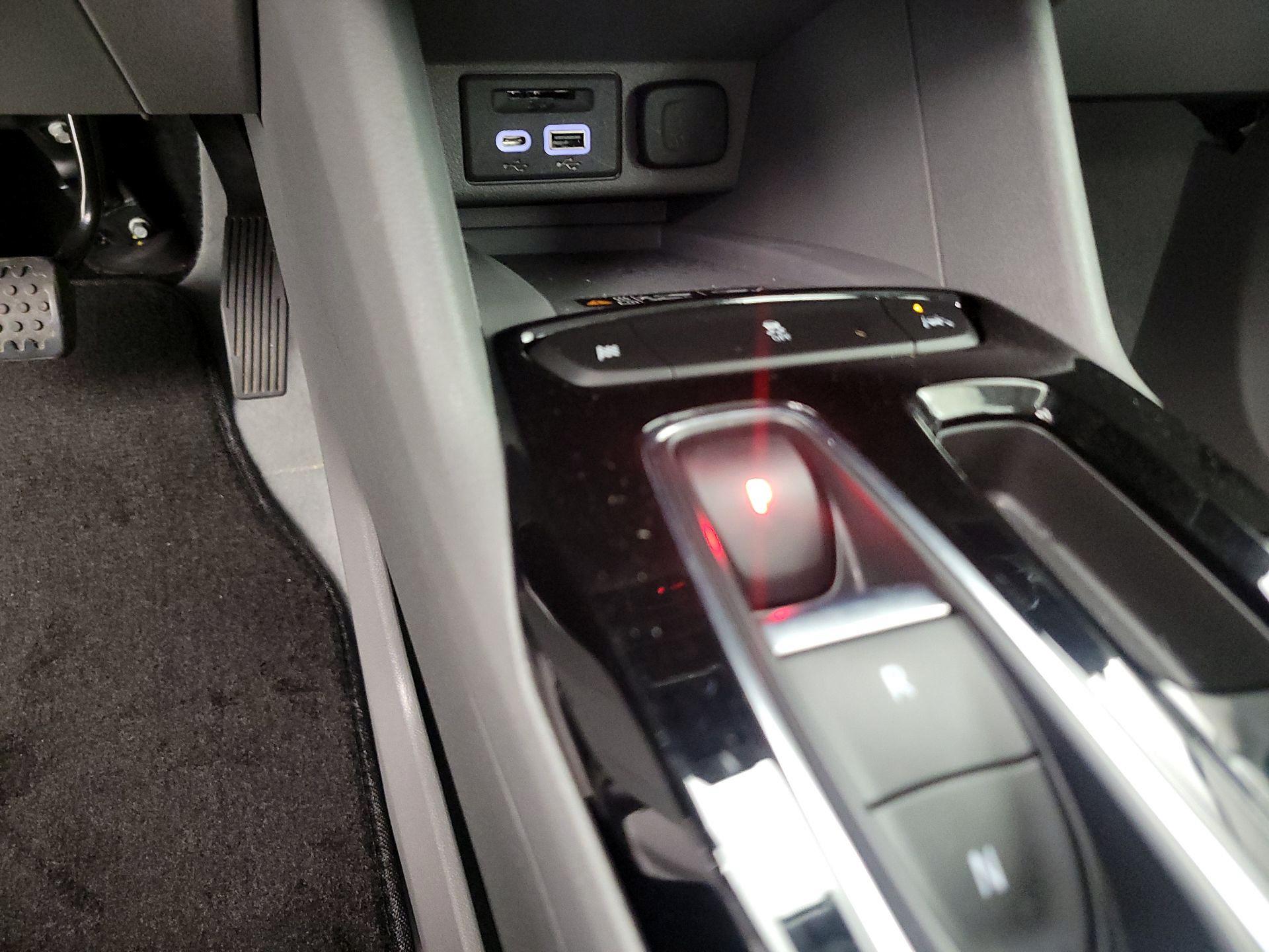 Thumbnail: 2023 Chevrolet Bolt EUV - 18