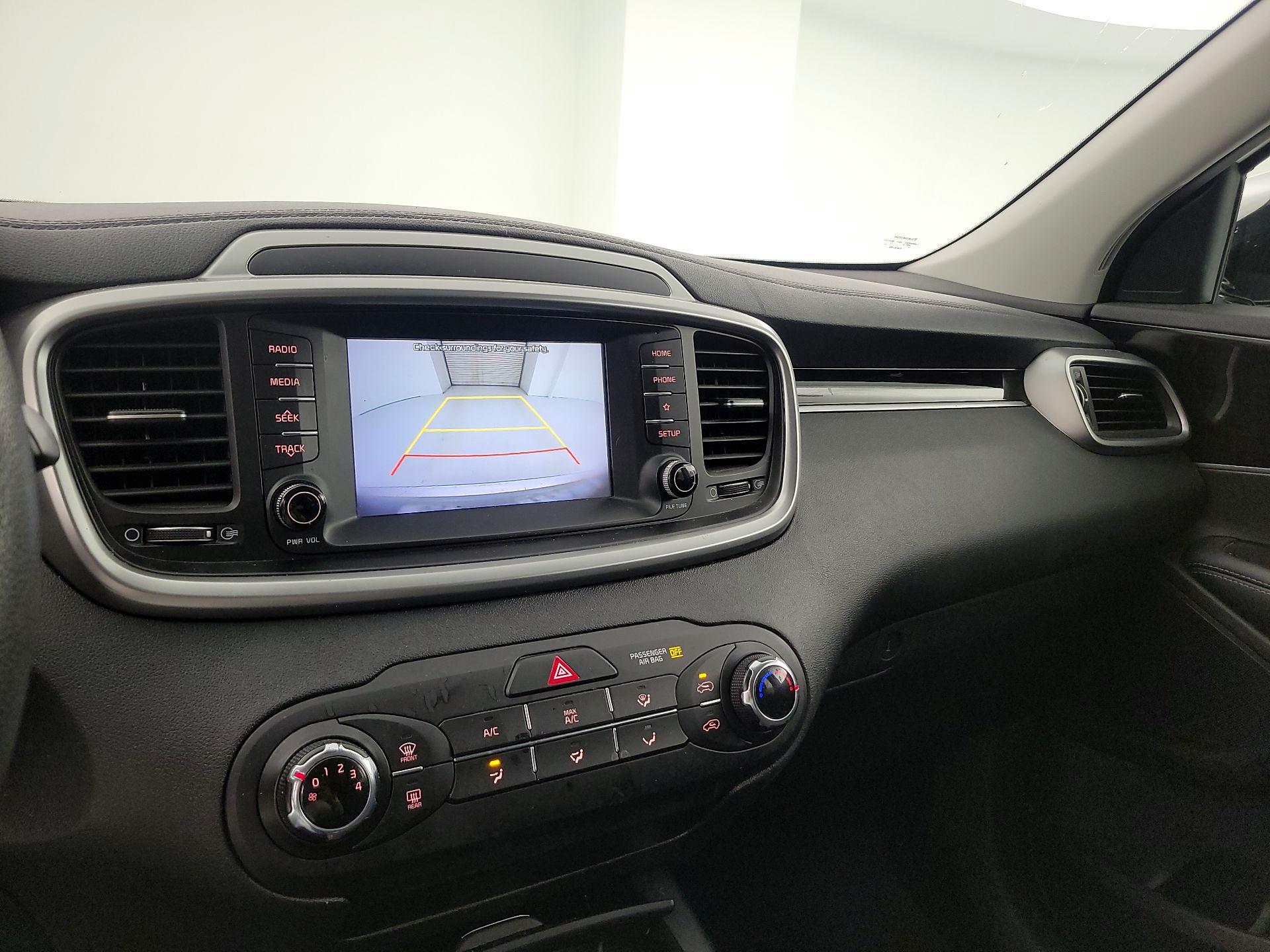 Thumbnail: 2020 Kia Sorento - 14