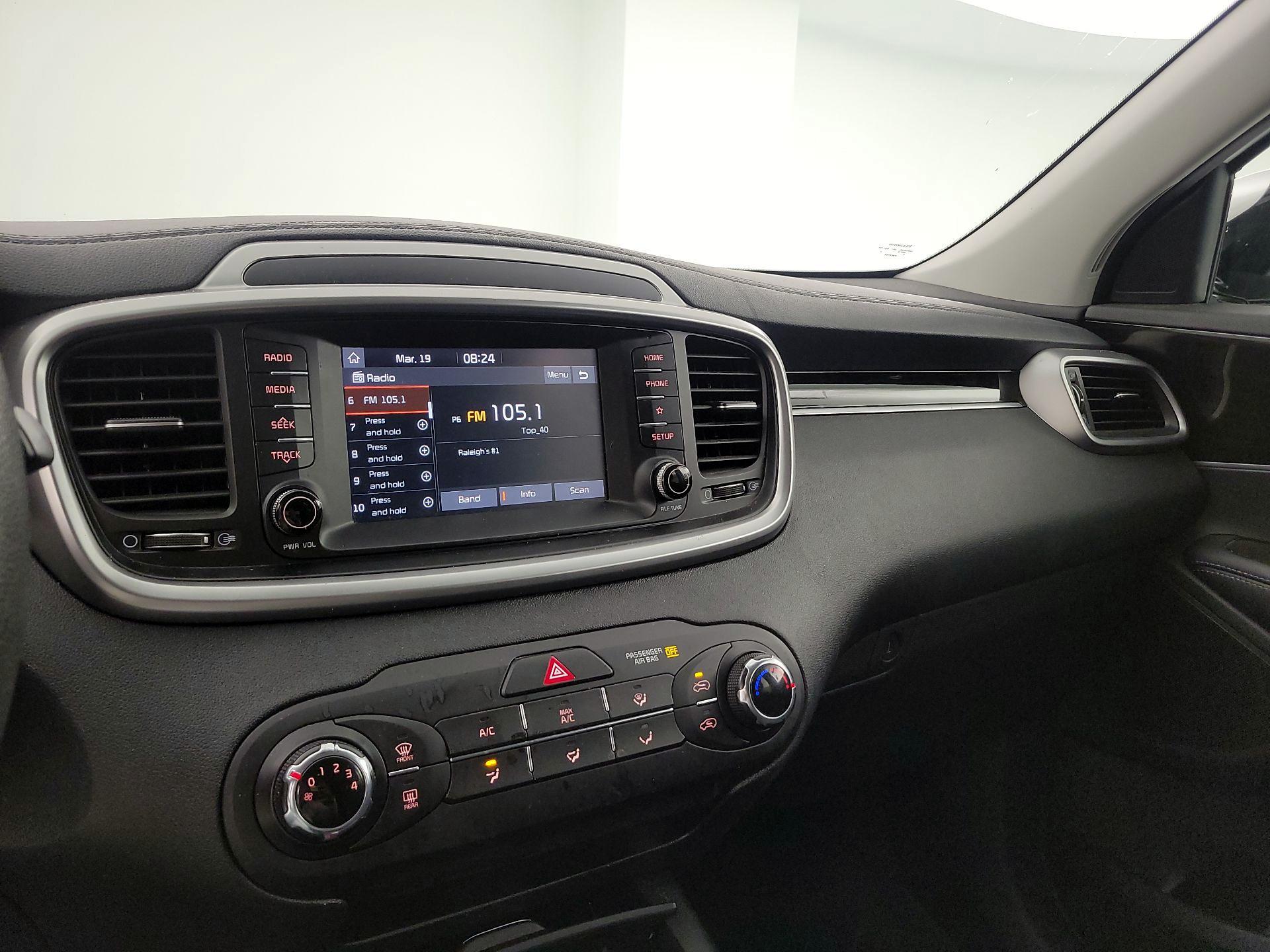 Thumbnail: 2020 Kia Sorento - 15