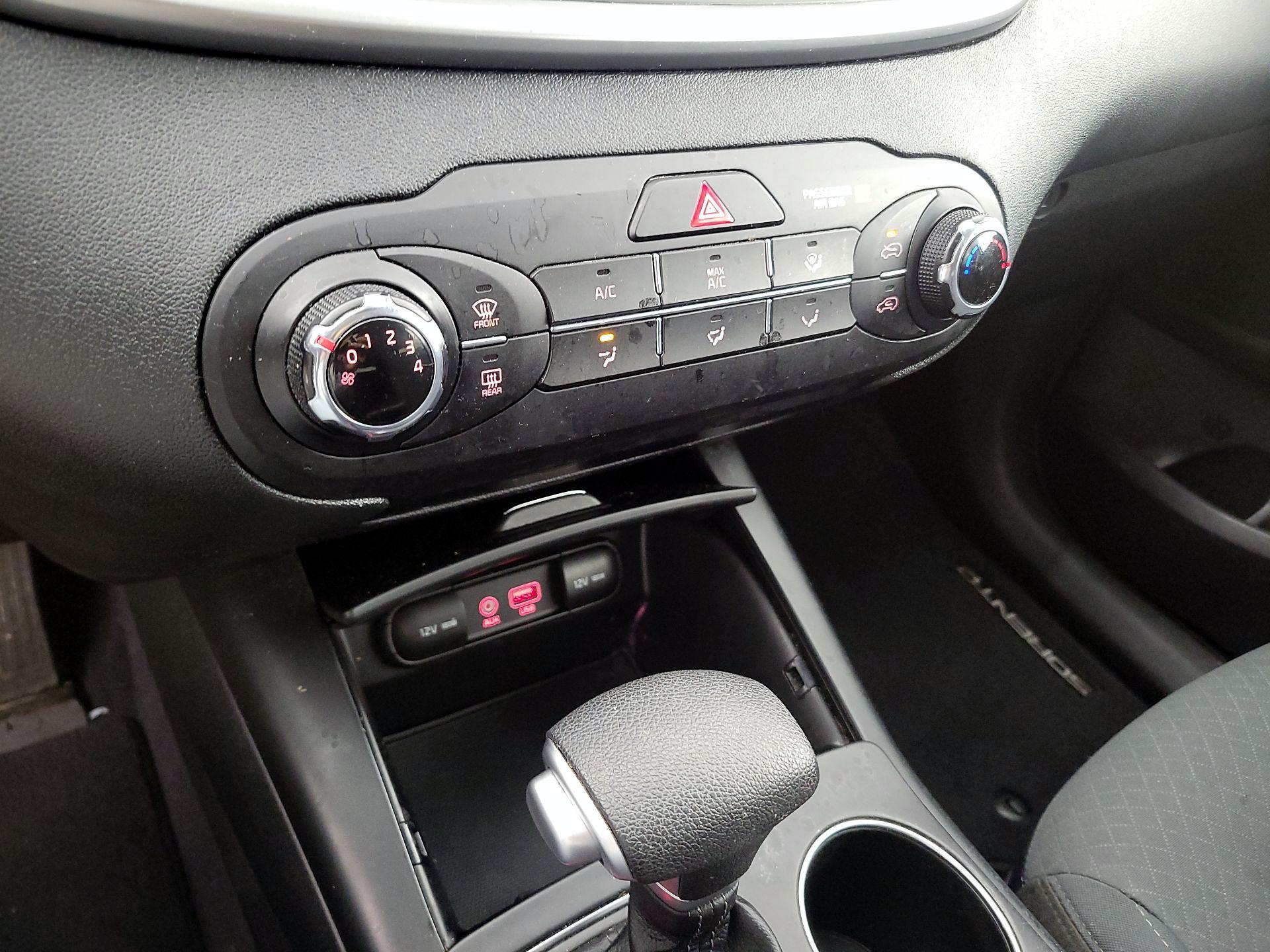 Thumbnail: 2020 Kia Sorento - 16