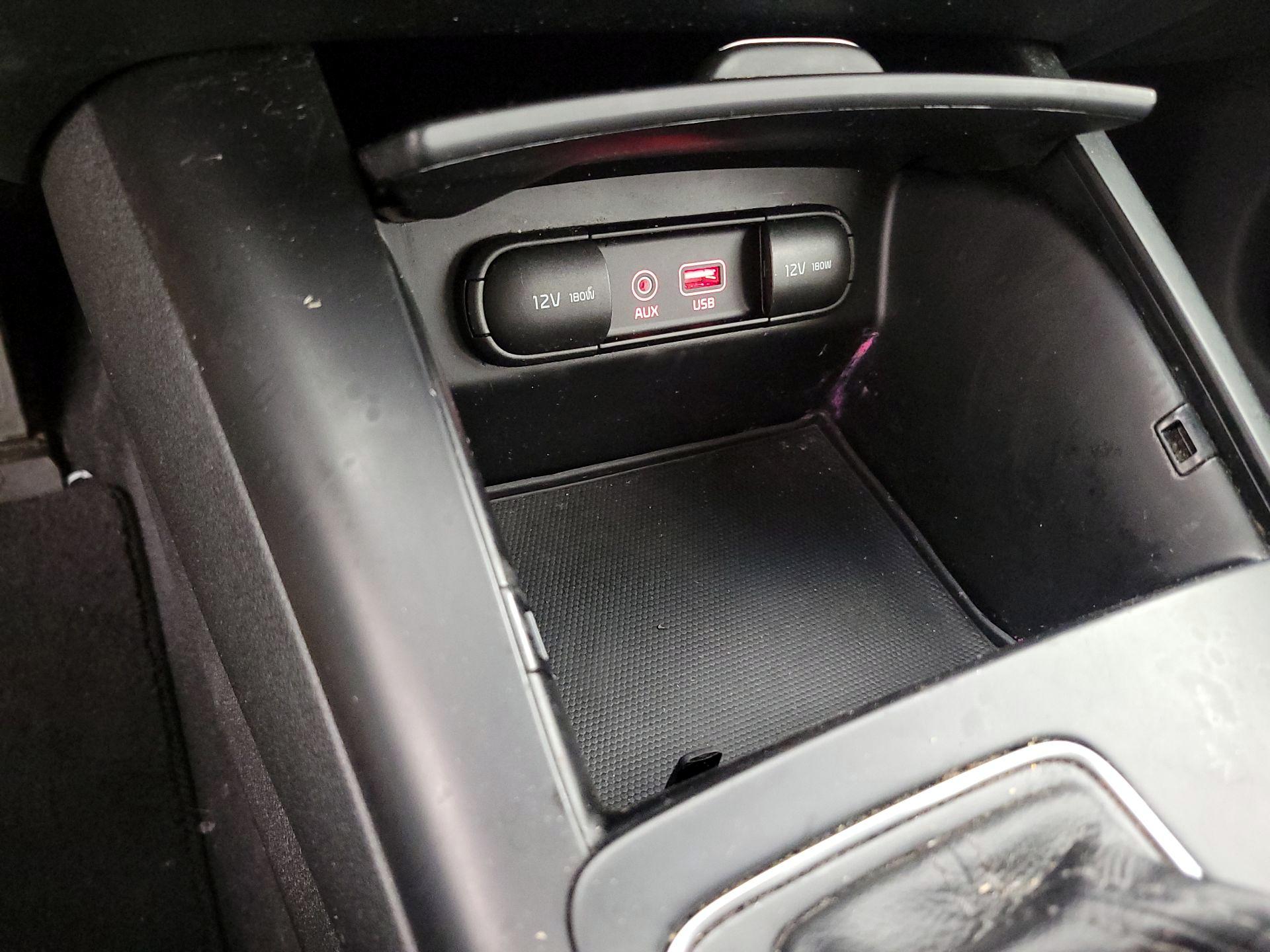 Thumbnail: 2020 Kia Sorento - 18