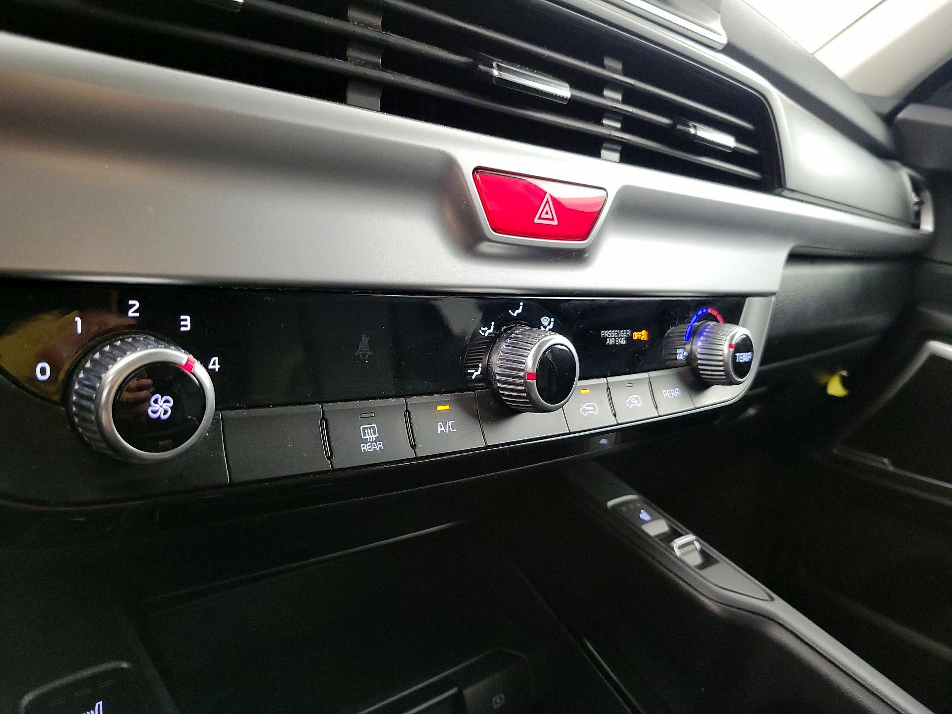 Thumbnail: 2021 Kia Telluride - 16