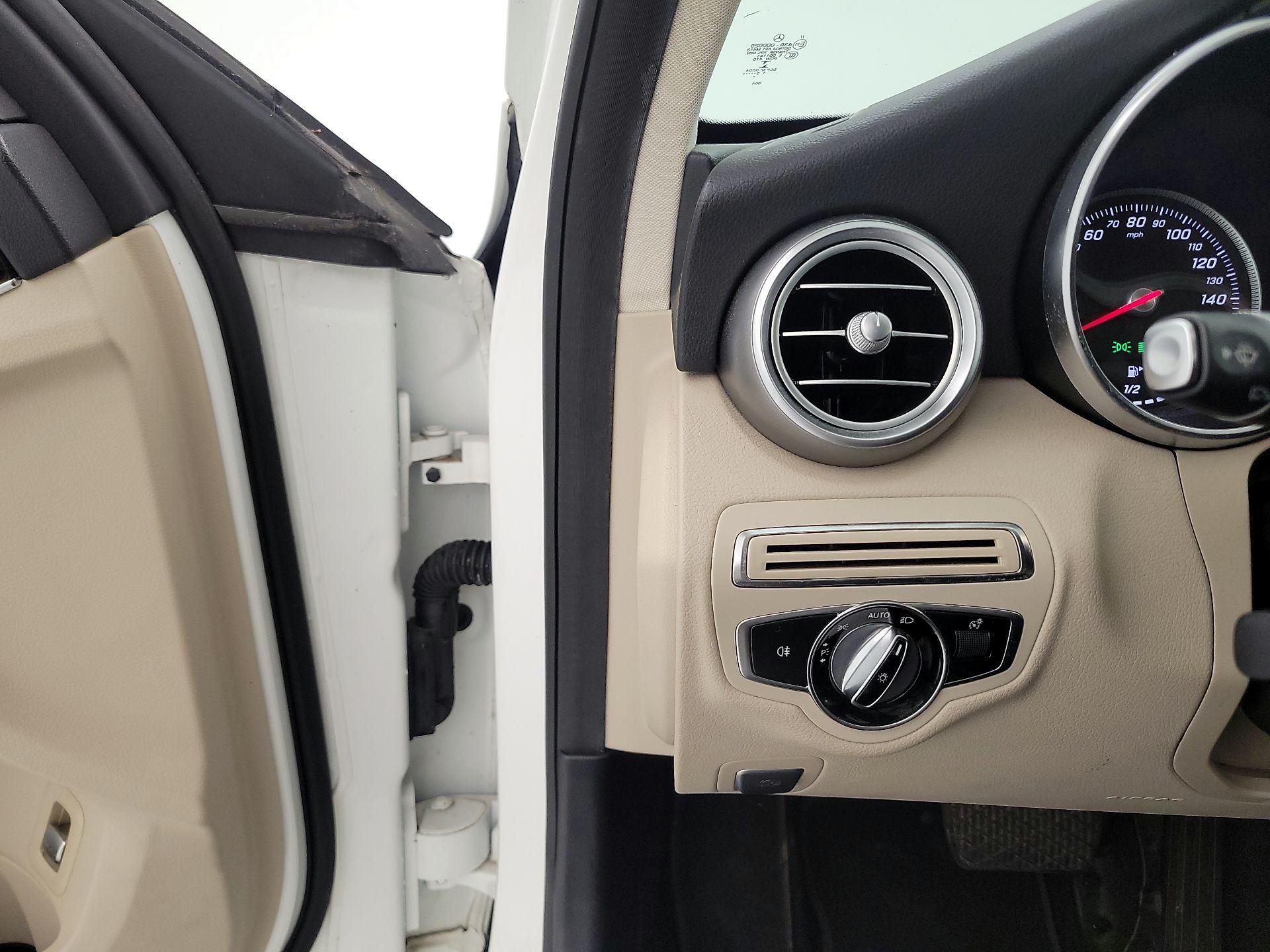 Thumbnail: 2016 Mercedes-Benz C-Class - 13