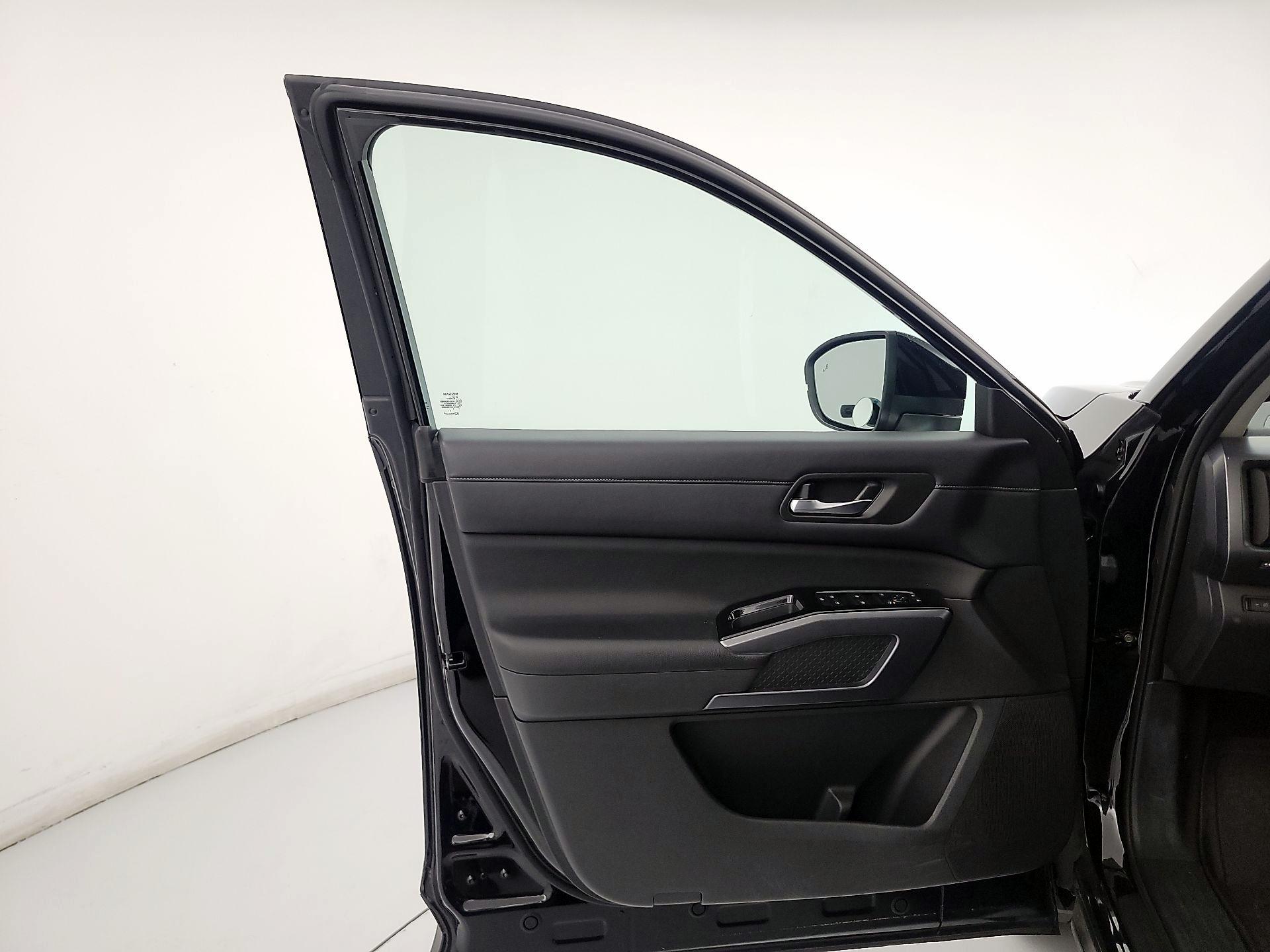 Thumbnail: 2023 Nissan Pathfinder - 12