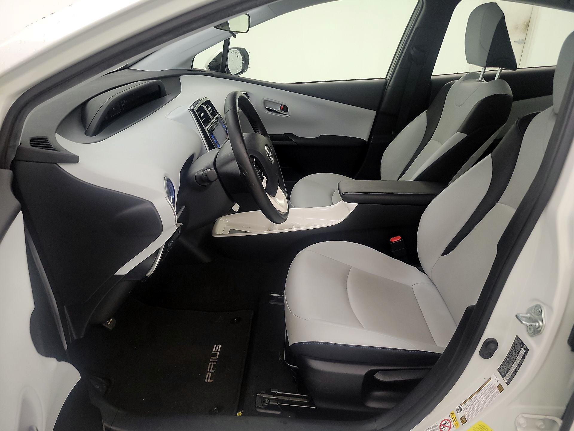 Thumbnail: 2016 Toyota Prius - 11