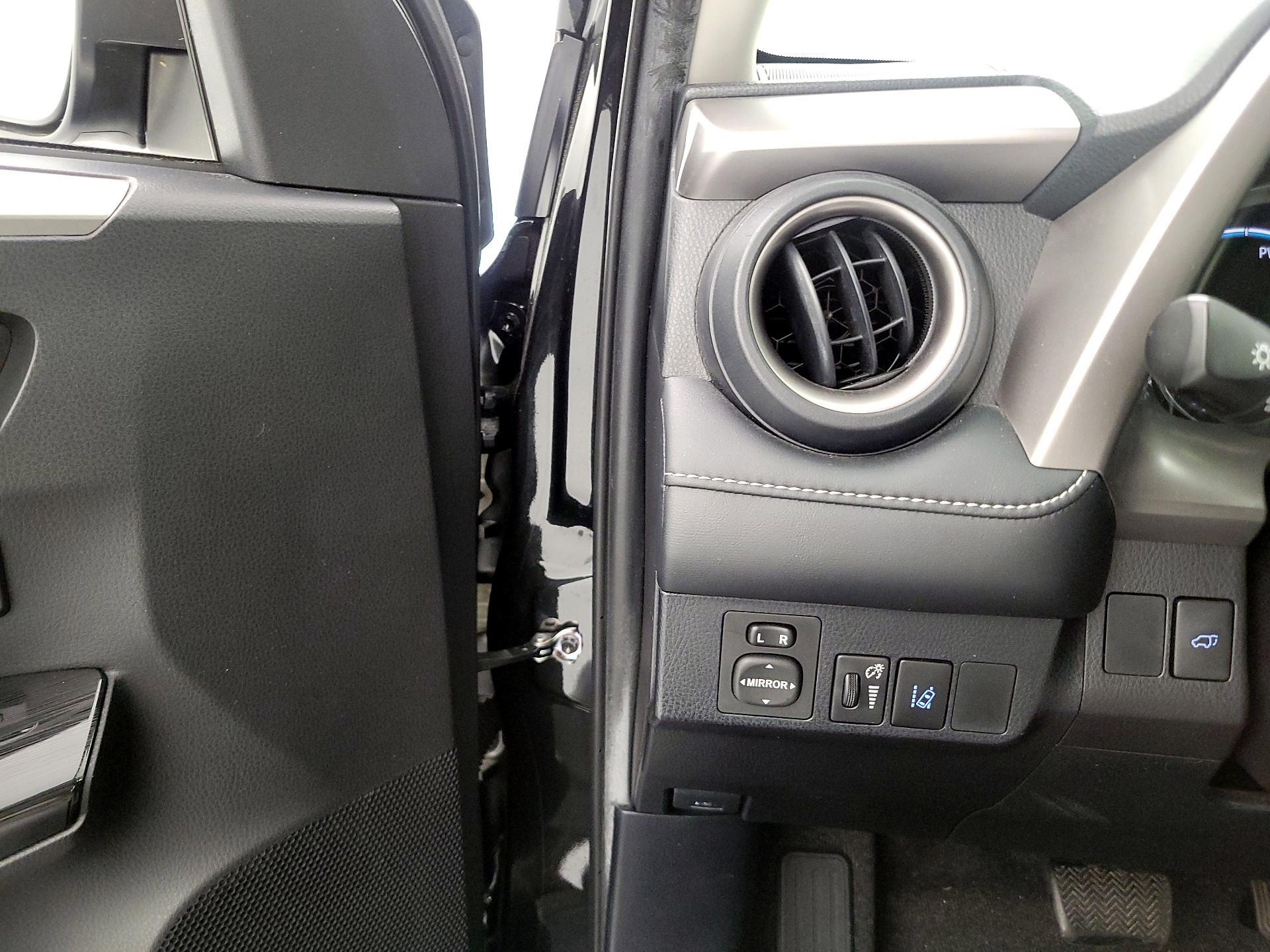 Thumbnail: 2016 Toyota RAV4 - 13