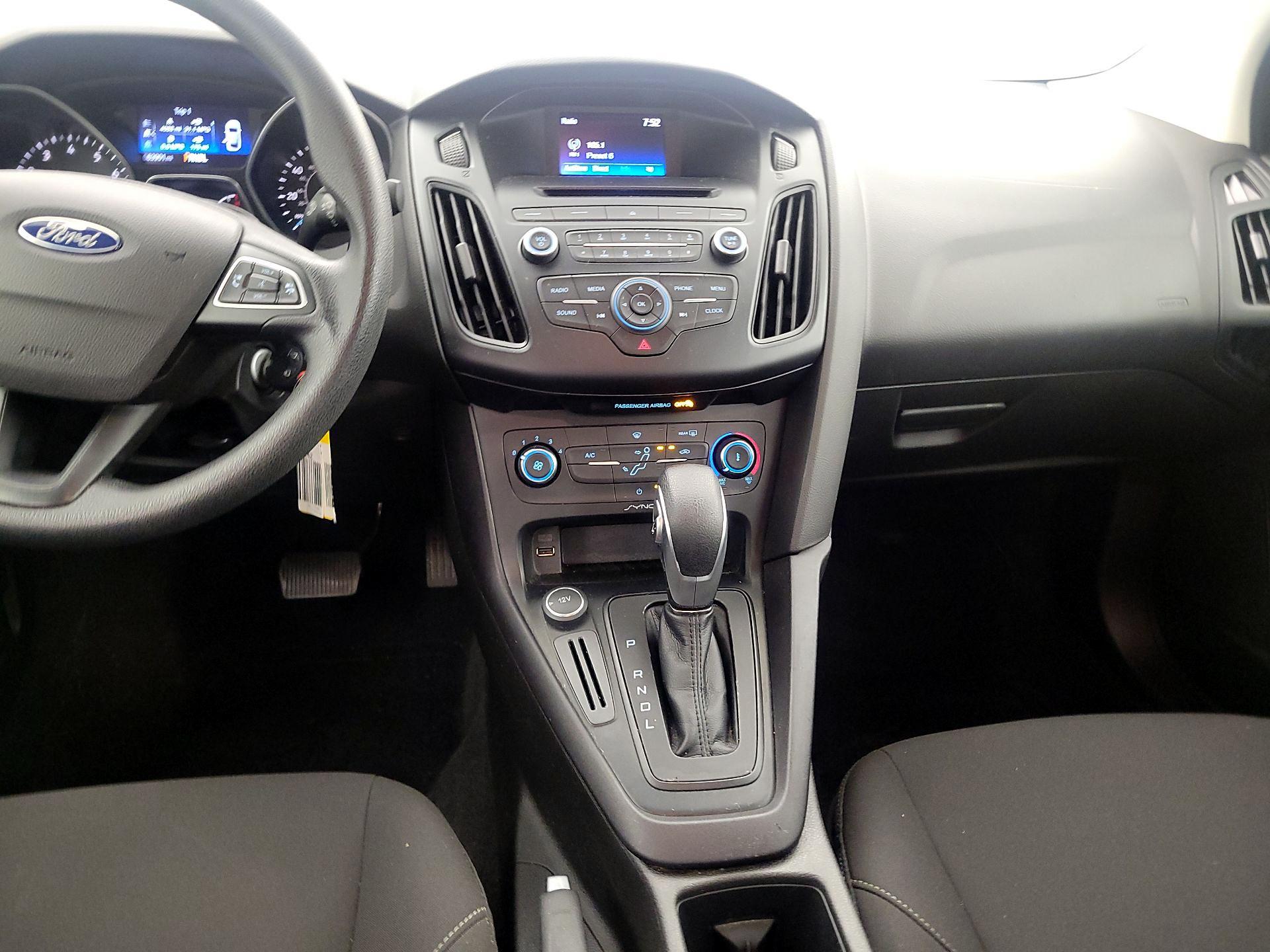 Thumbnail: 2015 Ford Focus - 9