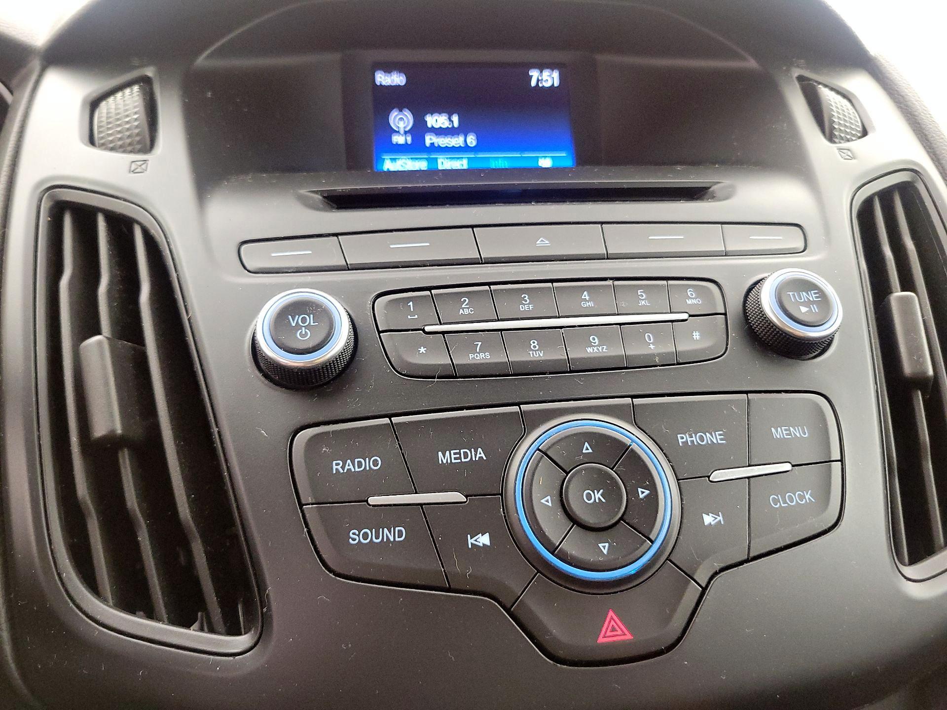 Thumbnail: 2015 Ford Focus - 15