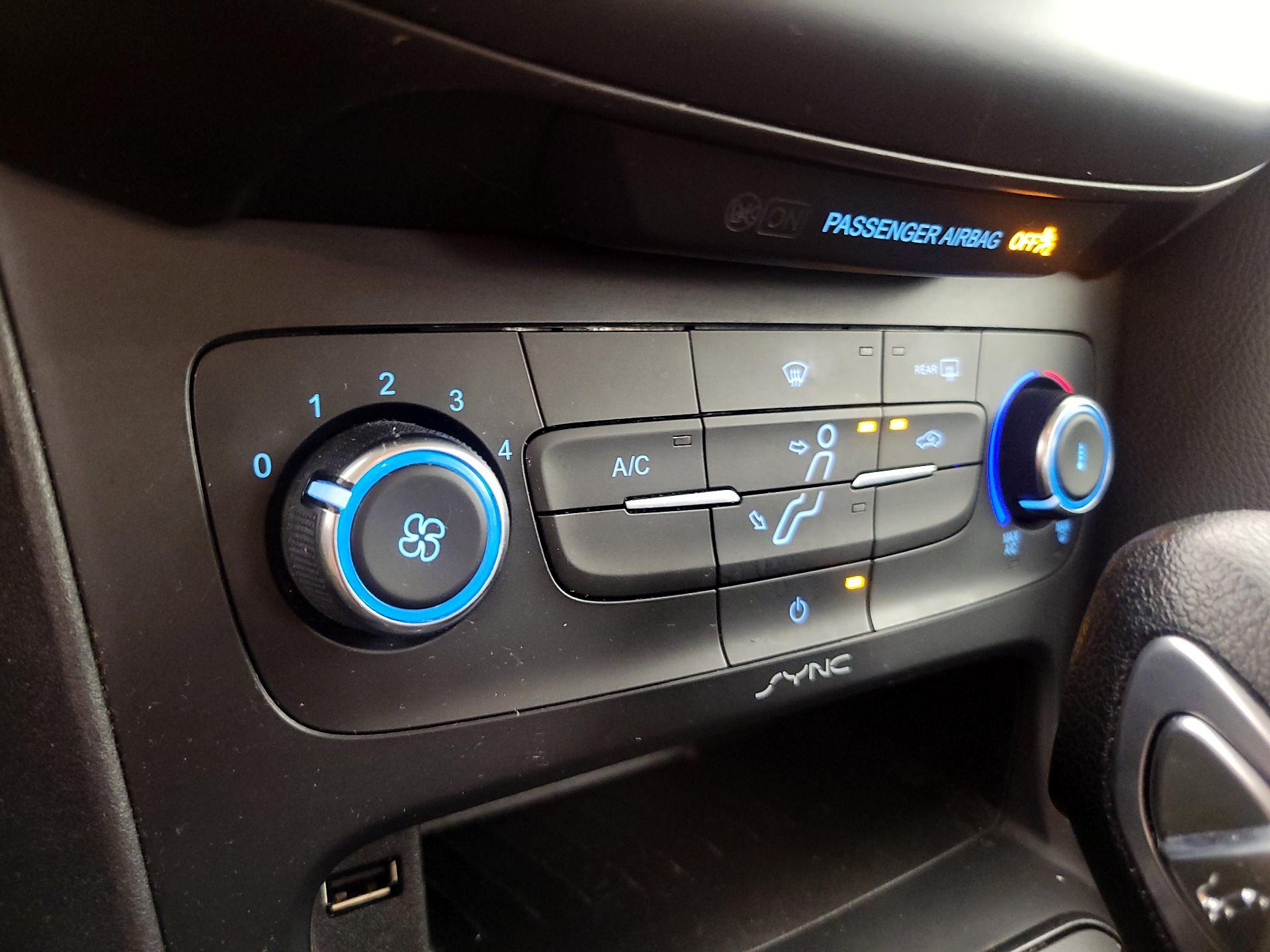 Thumbnail: 2015 Ford Focus - 16