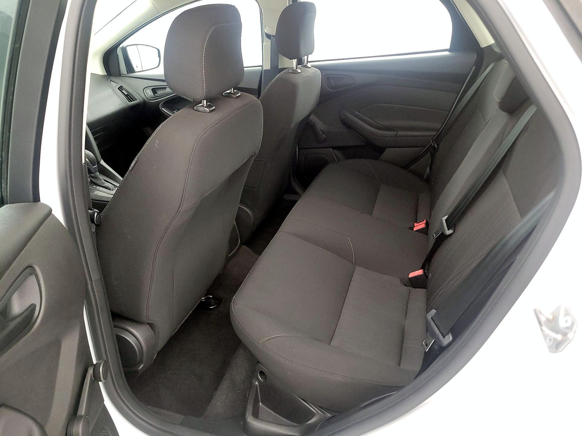 Thumbnail: 2015 Ford Focus - 19