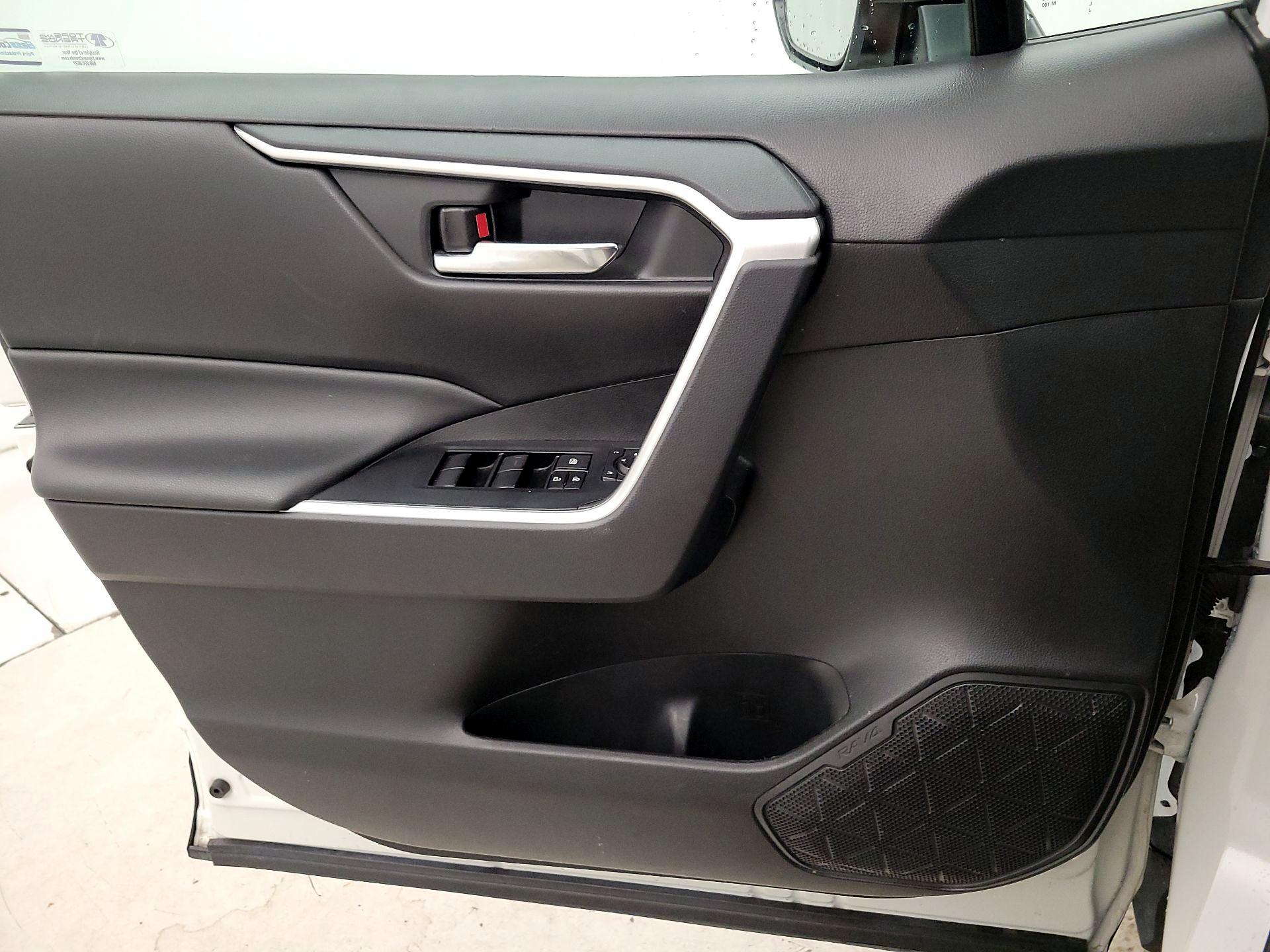 Thumbnail: 2021 Toyota RAV4 - 12