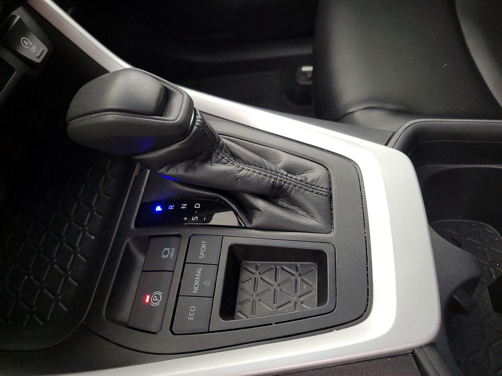 Thumbnail: 2021 Toyota RAV4 - 17