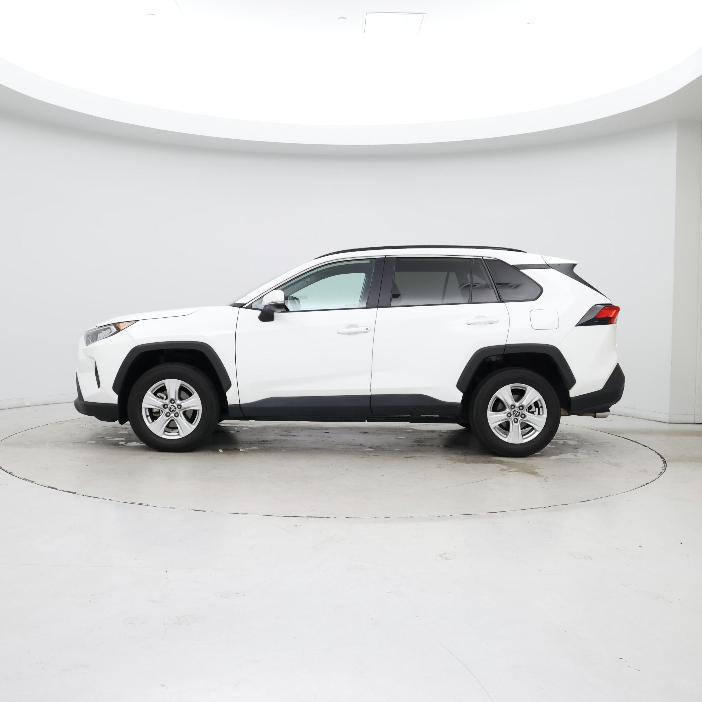 Thumbnail: 2021 Toyota RAV4 - 3