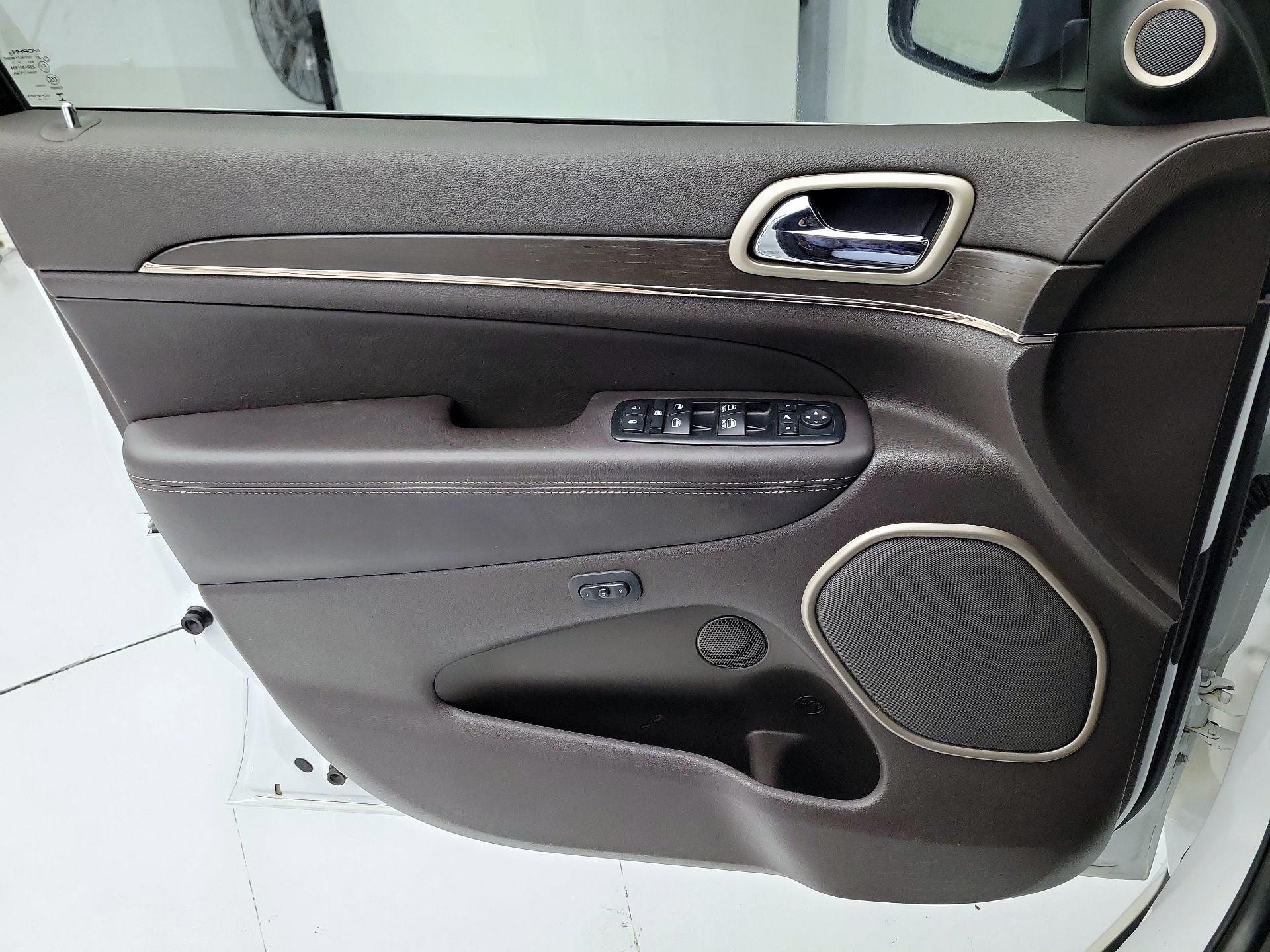 Thumbnail: 2014 Jeep Grand Cherokee - 12