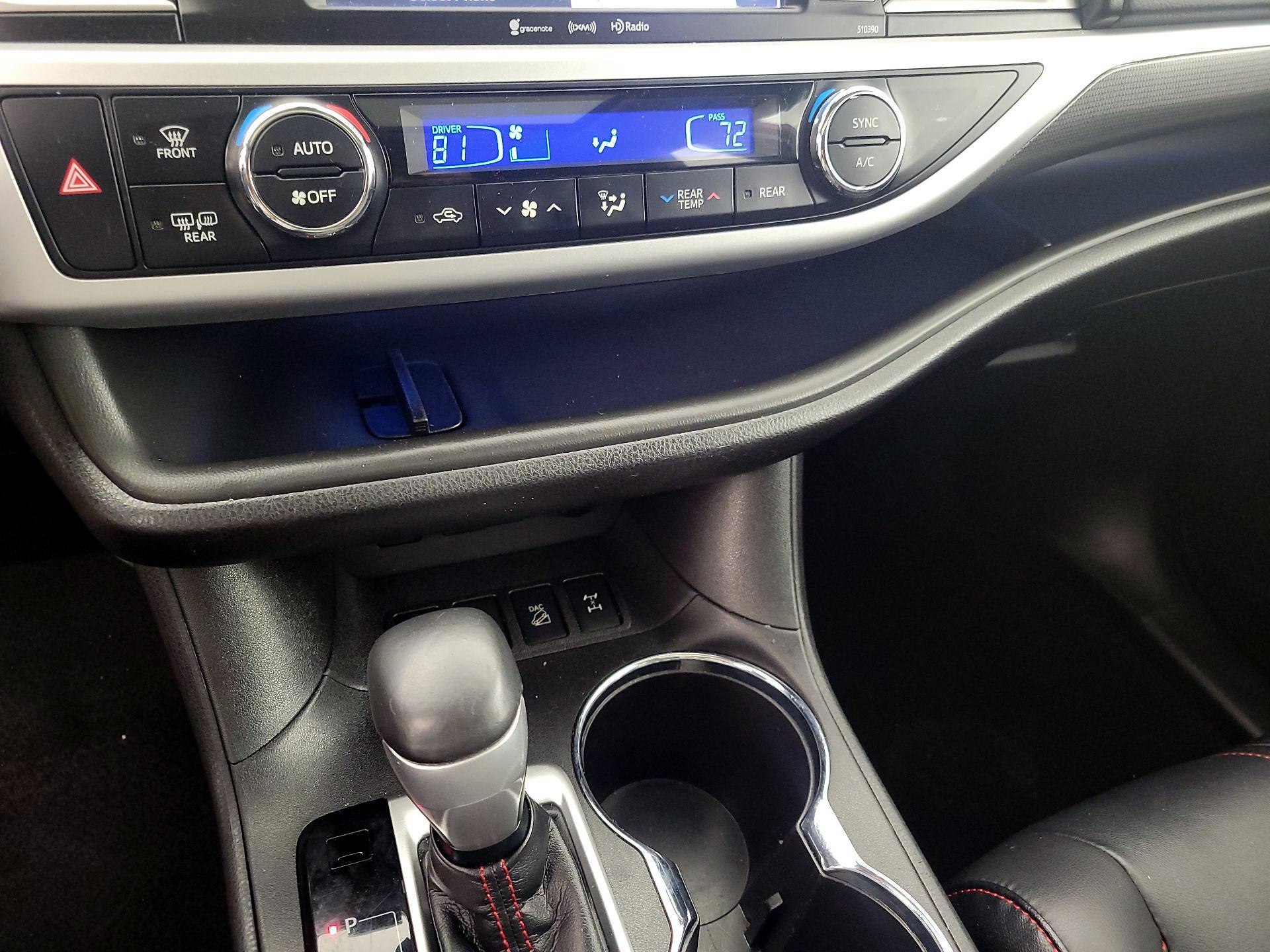 Thumbnail: 2019 Toyota Highlander - 17