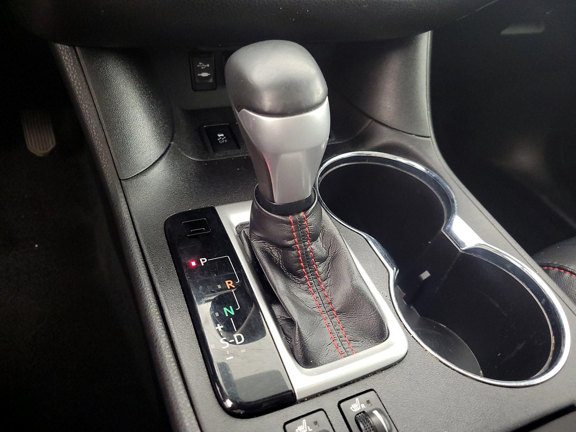 Thumbnail: 2019 Toyota Highlander - 18