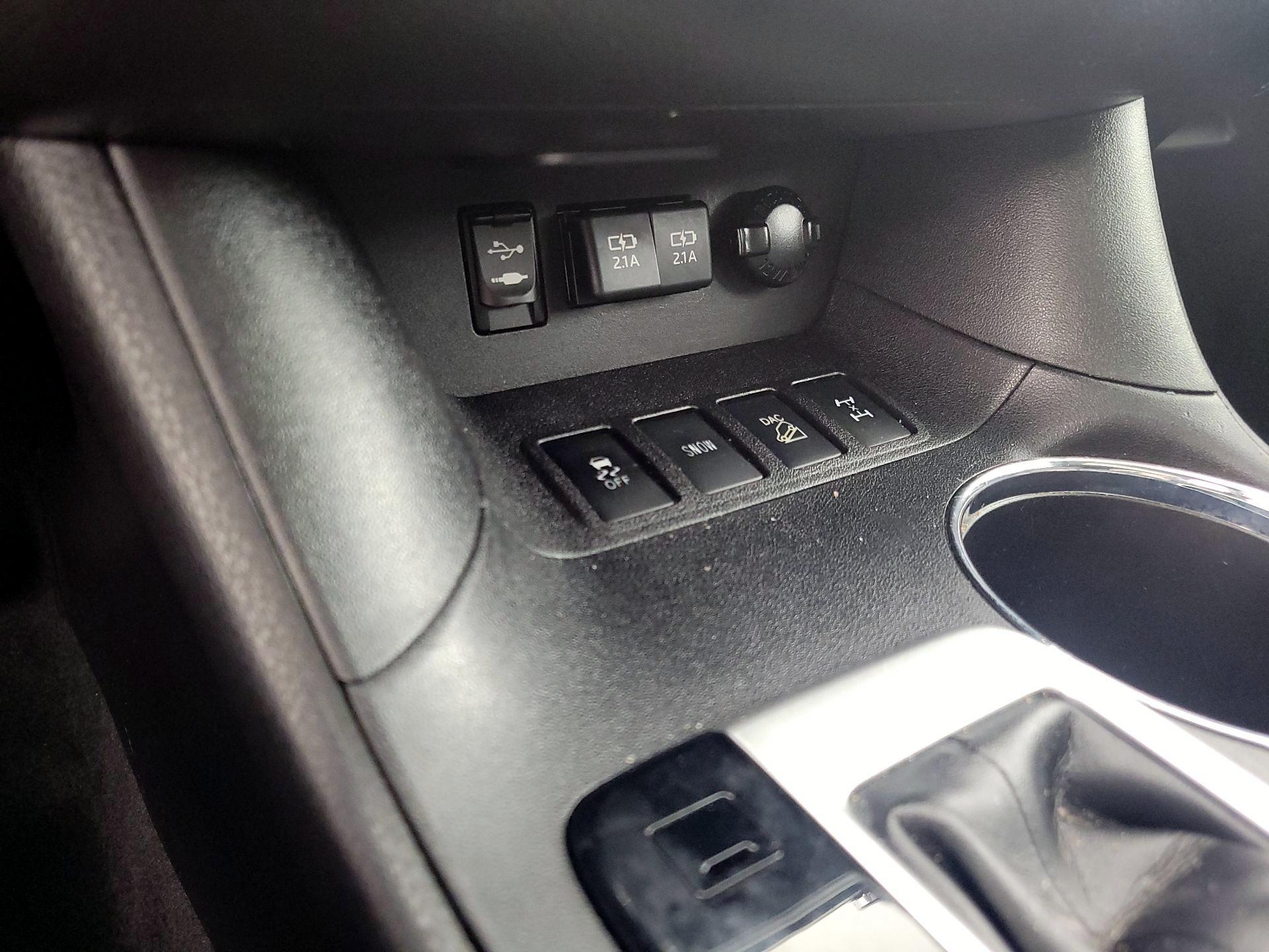 Thumbnail: 2019 Toyota Highlander - 19