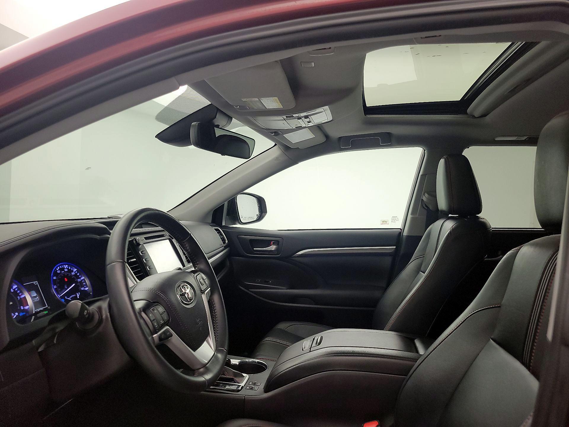 Thumbnail: 2019 Toyota Highlander - 20