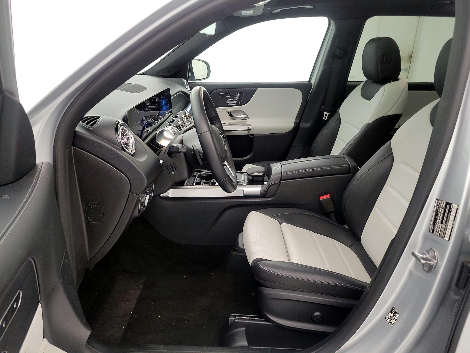 Thumbnail: 2021 Mercedes-Benz GLB - 11