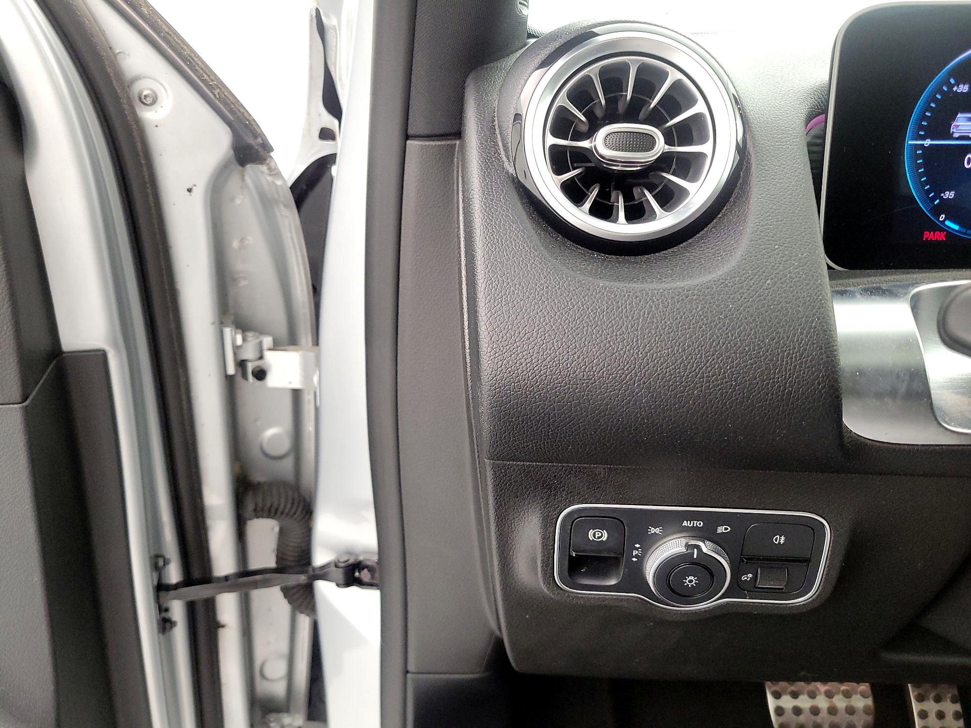 Thumbnail: 2021 Mercedes-Benz GLB - 13