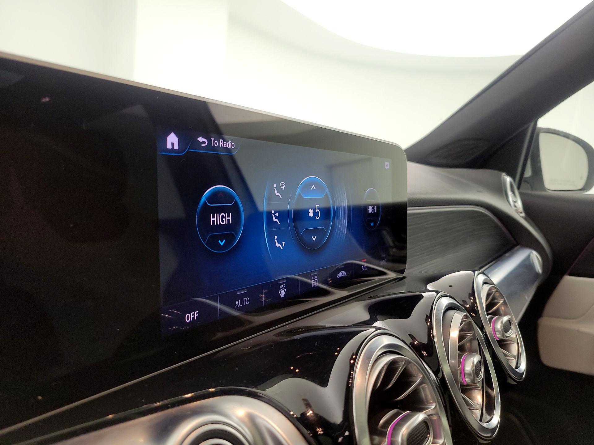 Thumbnail: 2021 Mercedes-Benz GLB - 16