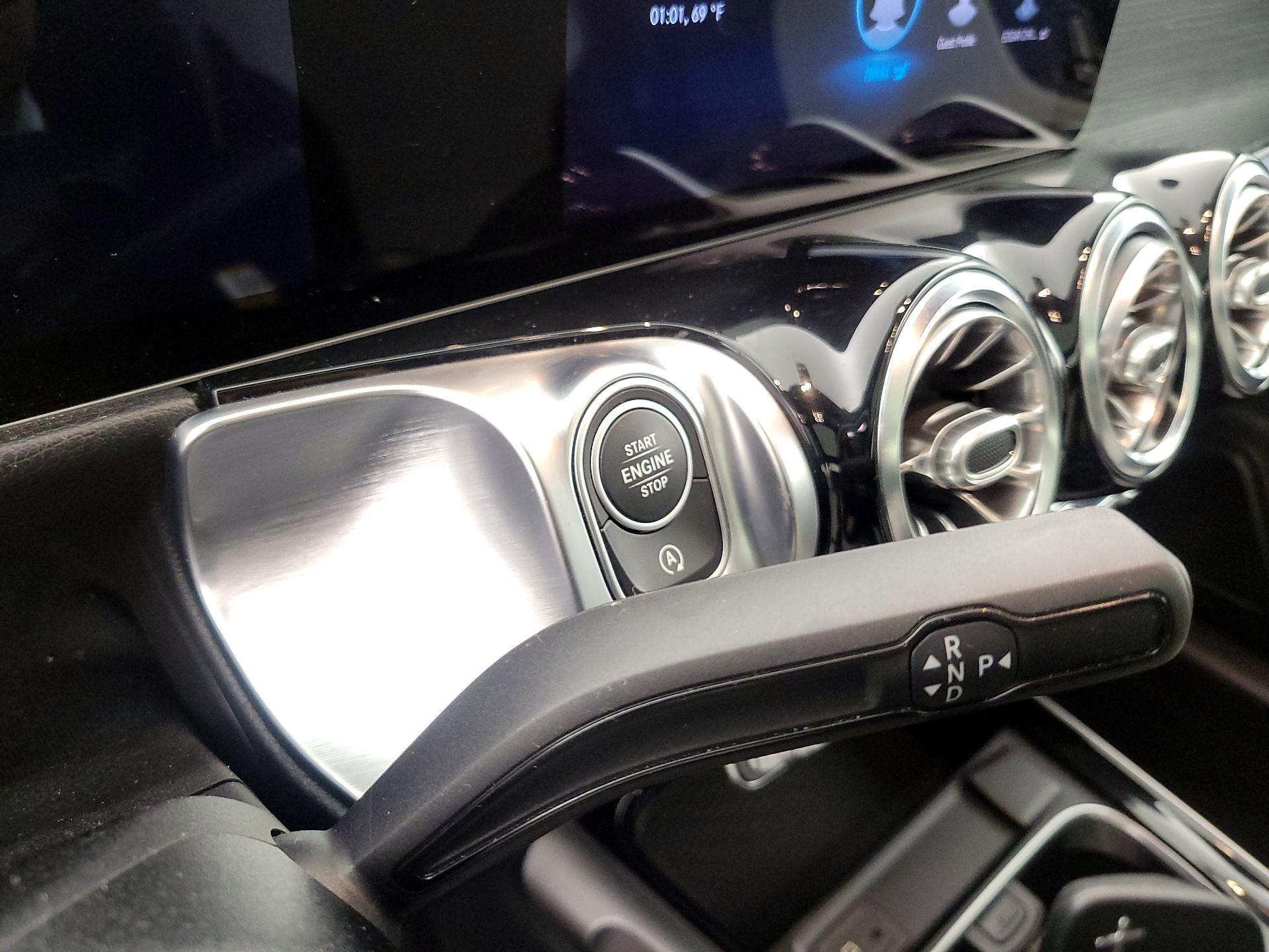 Thumbnail: 2021 Mercedes-Benz GLB - 17