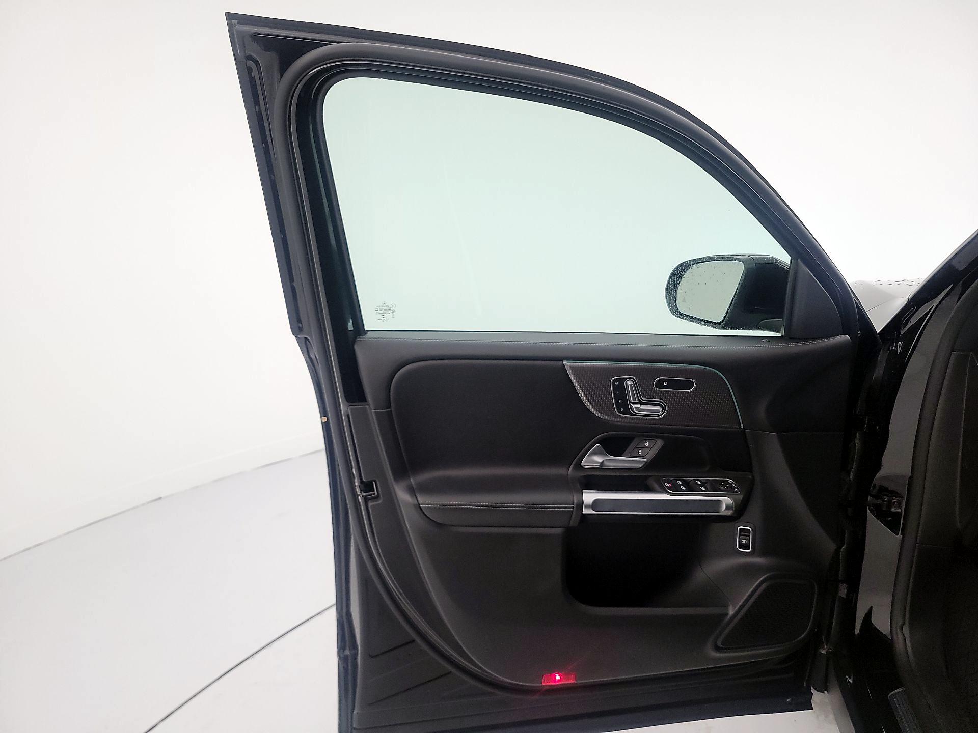 Thumbnail: 2021 Mercedes-Benz GLB - 12