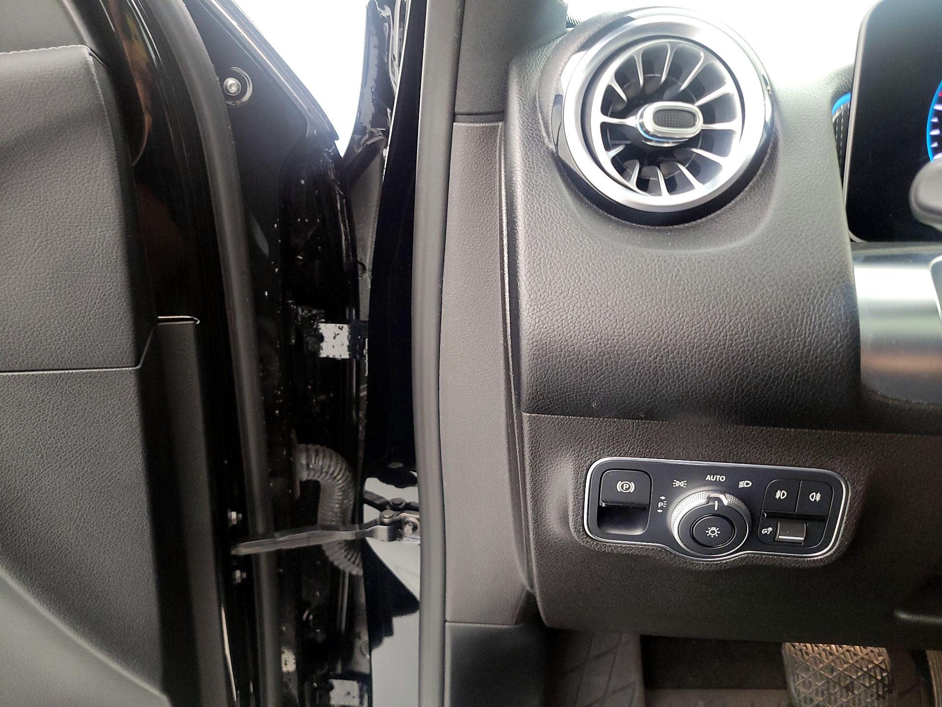 Thumbnail: 2021 Mercedes-Benz GLB - 13