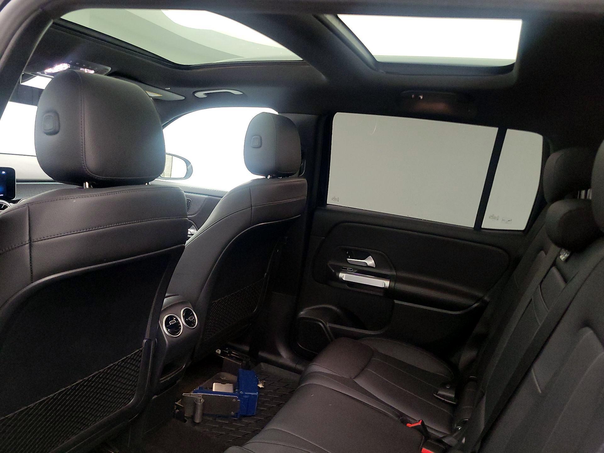 Thumbnail: 2021 Mercedes-Benz GLB - 19