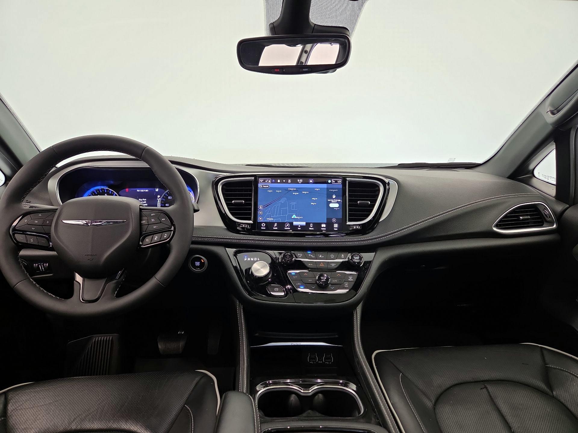 Thumbnail: 2023 Chrysler Pacifica - 9