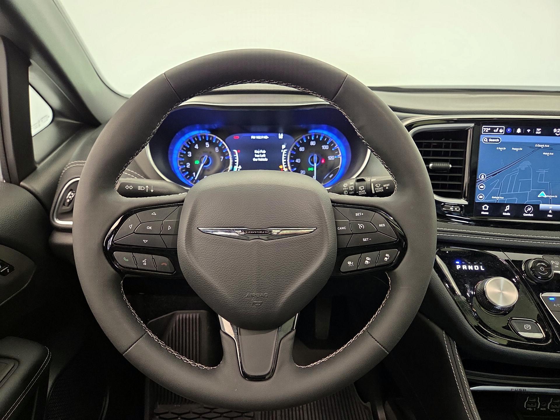 Thumbnail: 2023 Chrysler Pacifica - 10