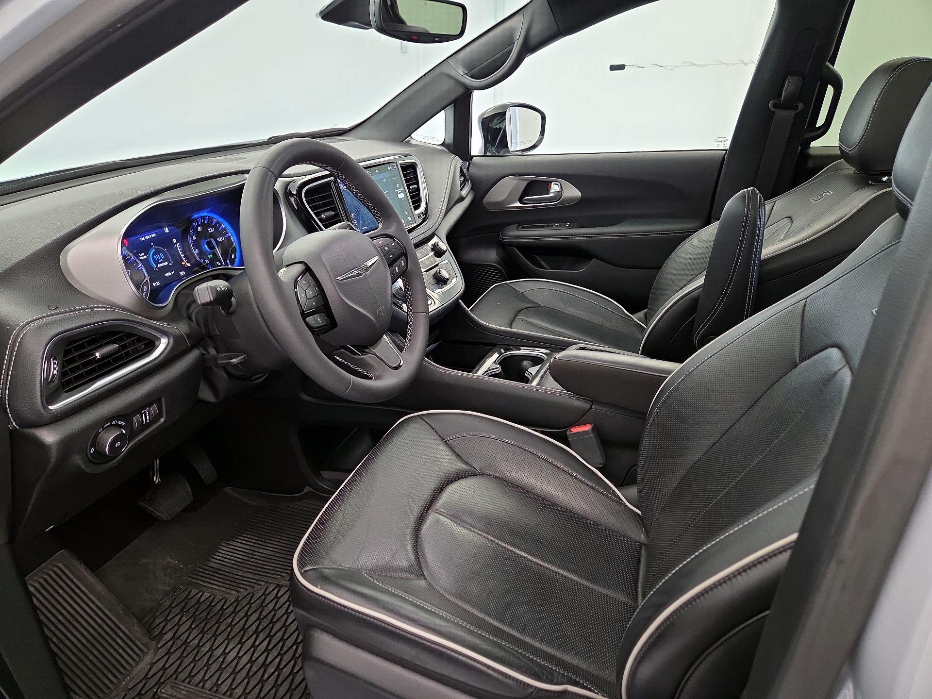 Thumbnail: 2023 Chrysler Pacifica - 11